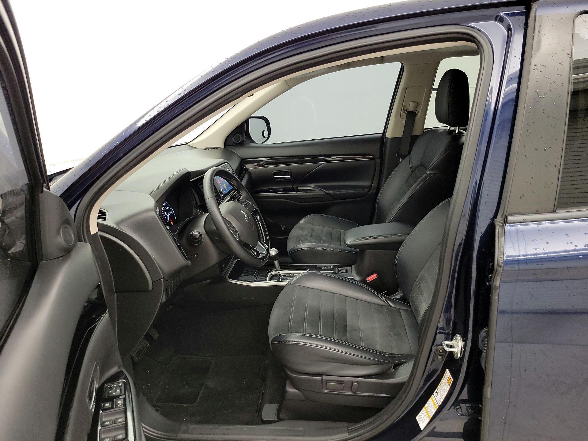 Thumbnail: 2019 Mitsubishi Outlander - 11