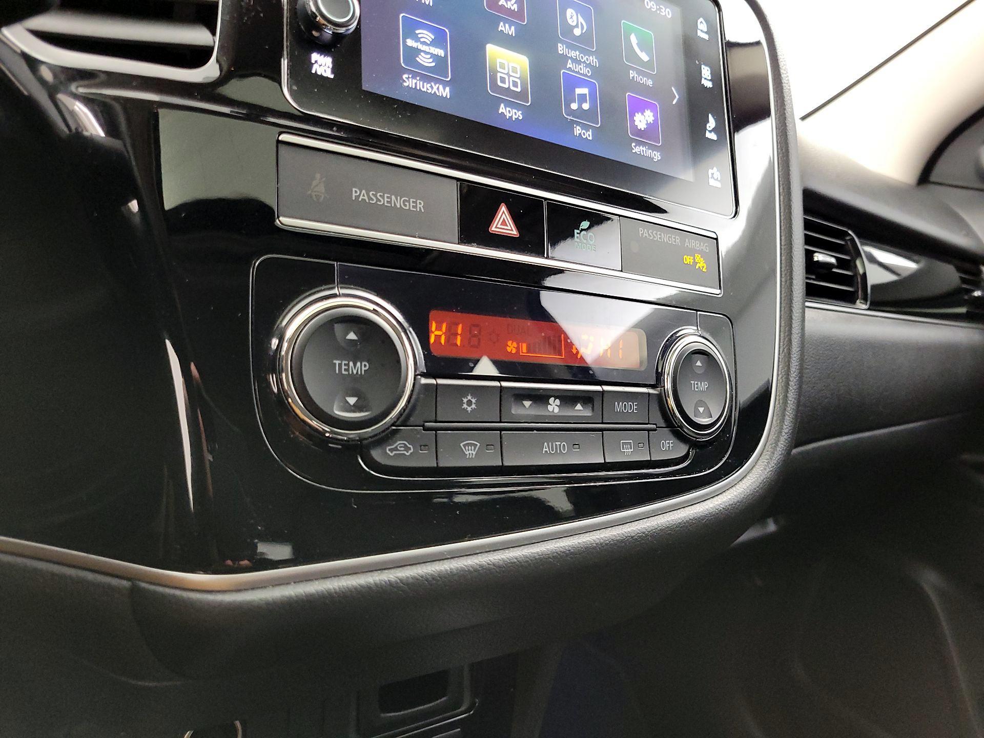 Thumbnail: 2019 Mitsubishi Outlander - 16