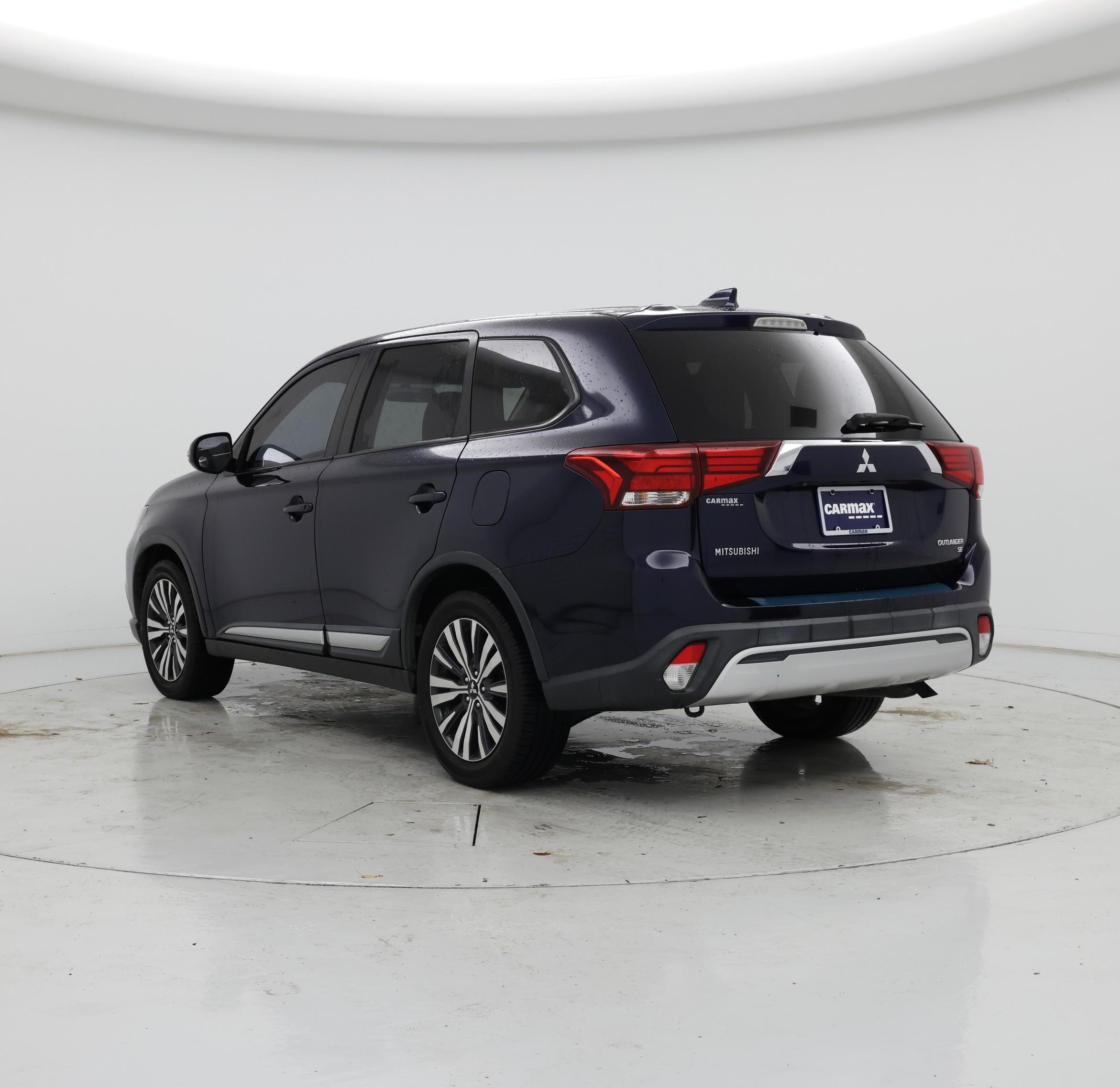 Thumbnail: 2019 Mitsubishi Outlander - 2