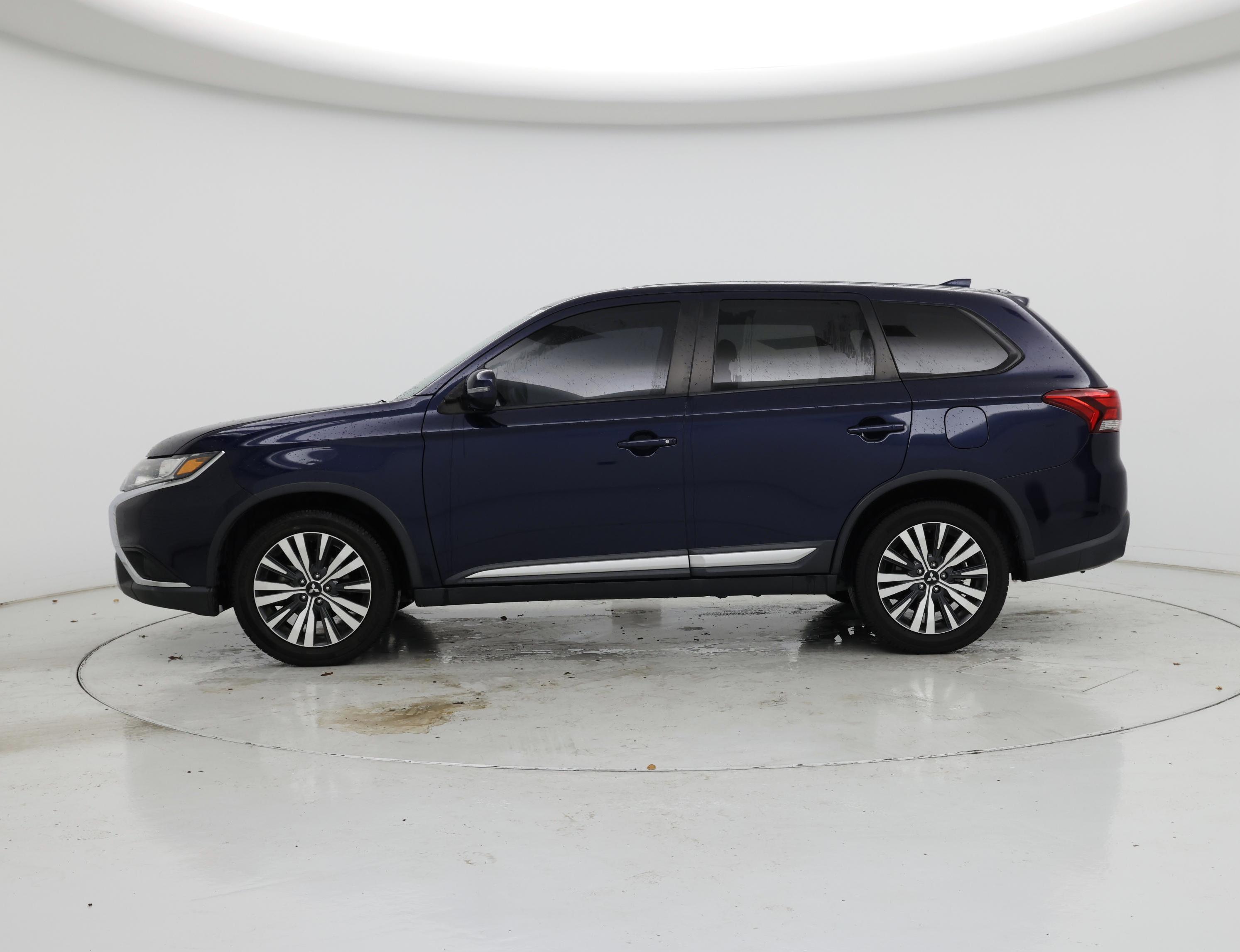 Thumbnail: 2019 Mitsubishi Outlander - 3