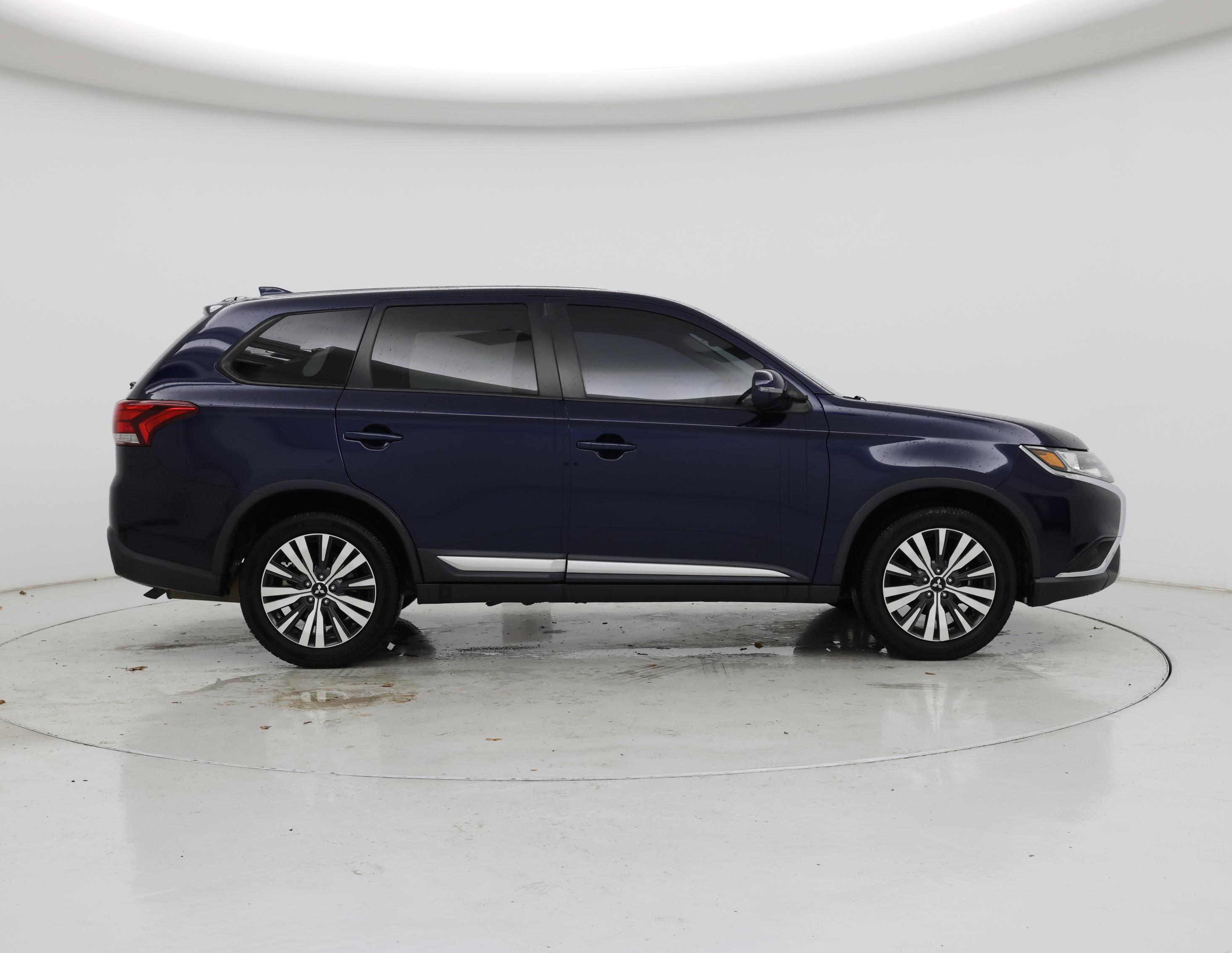 Thumbnail: 2019 Mitsubishi Outlander - 7