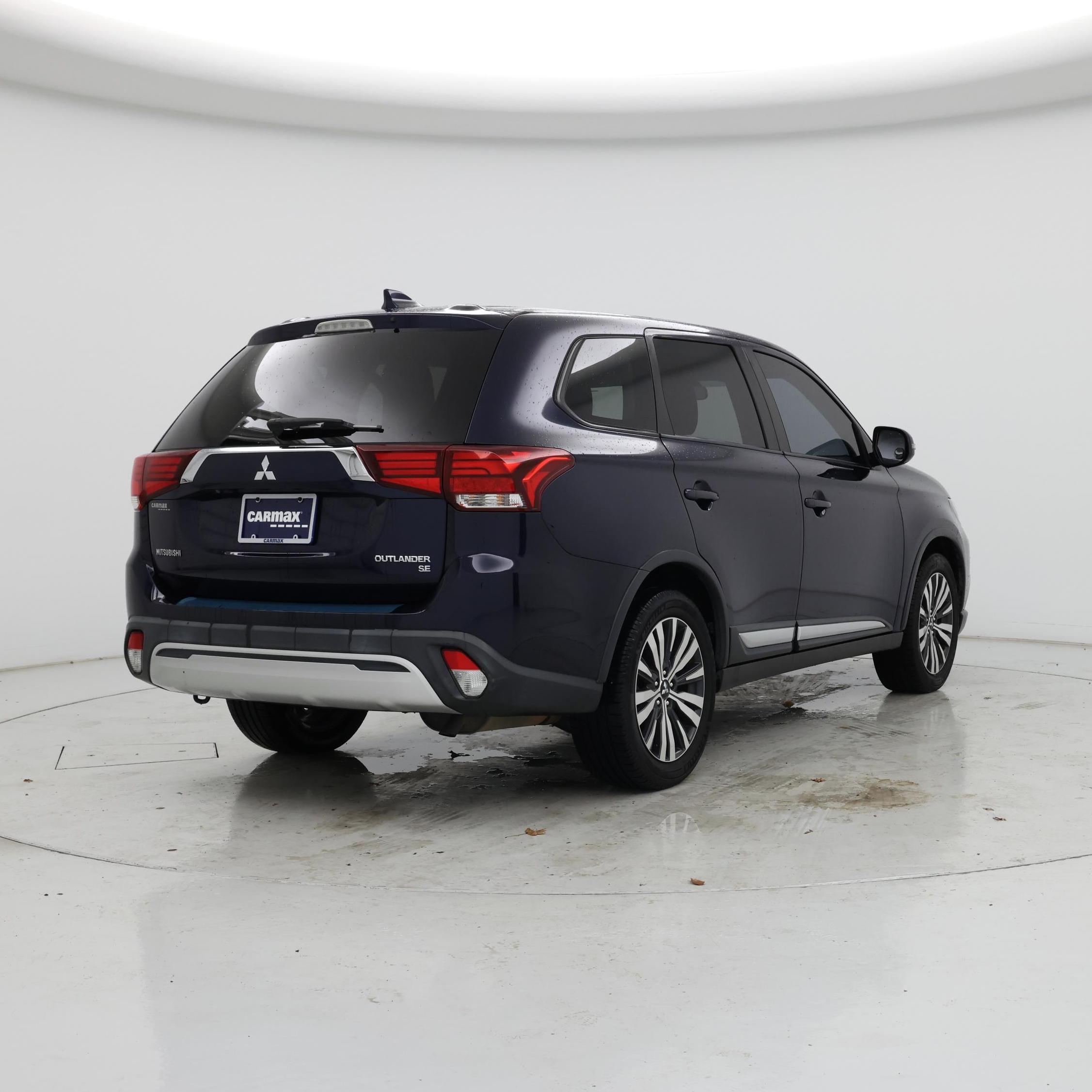 Thumbnail: 2019 Mitsubishi Outlander - 8