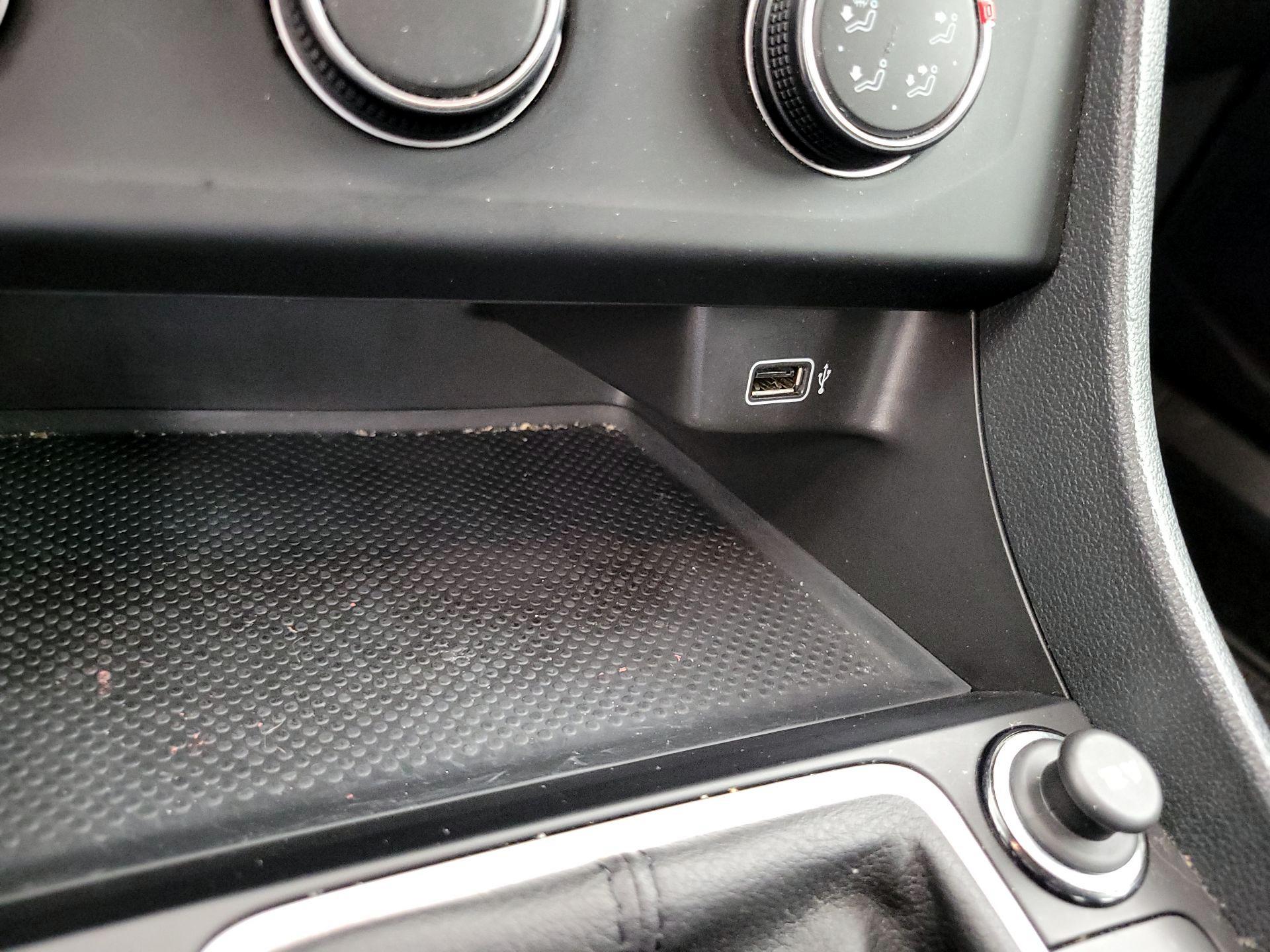 Thumbnail: 2019 Volkswagen Jetta - 18