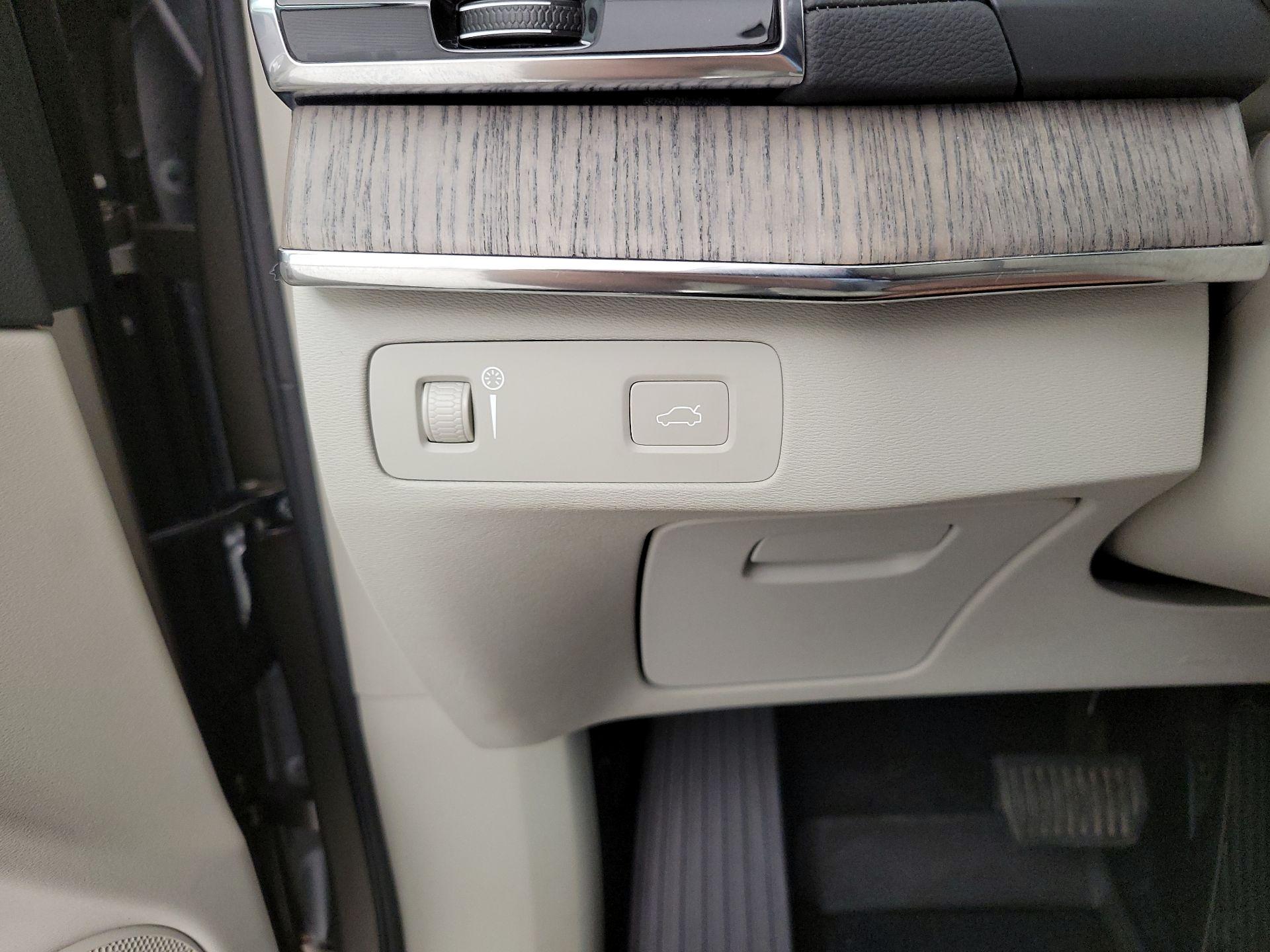Thumbnail: 2021 Volvo XC90 - 13