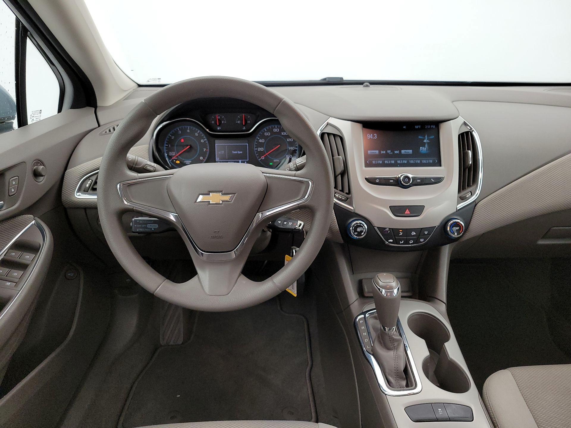 Thumbnail: 2017 Chevrolet Cruze - 10