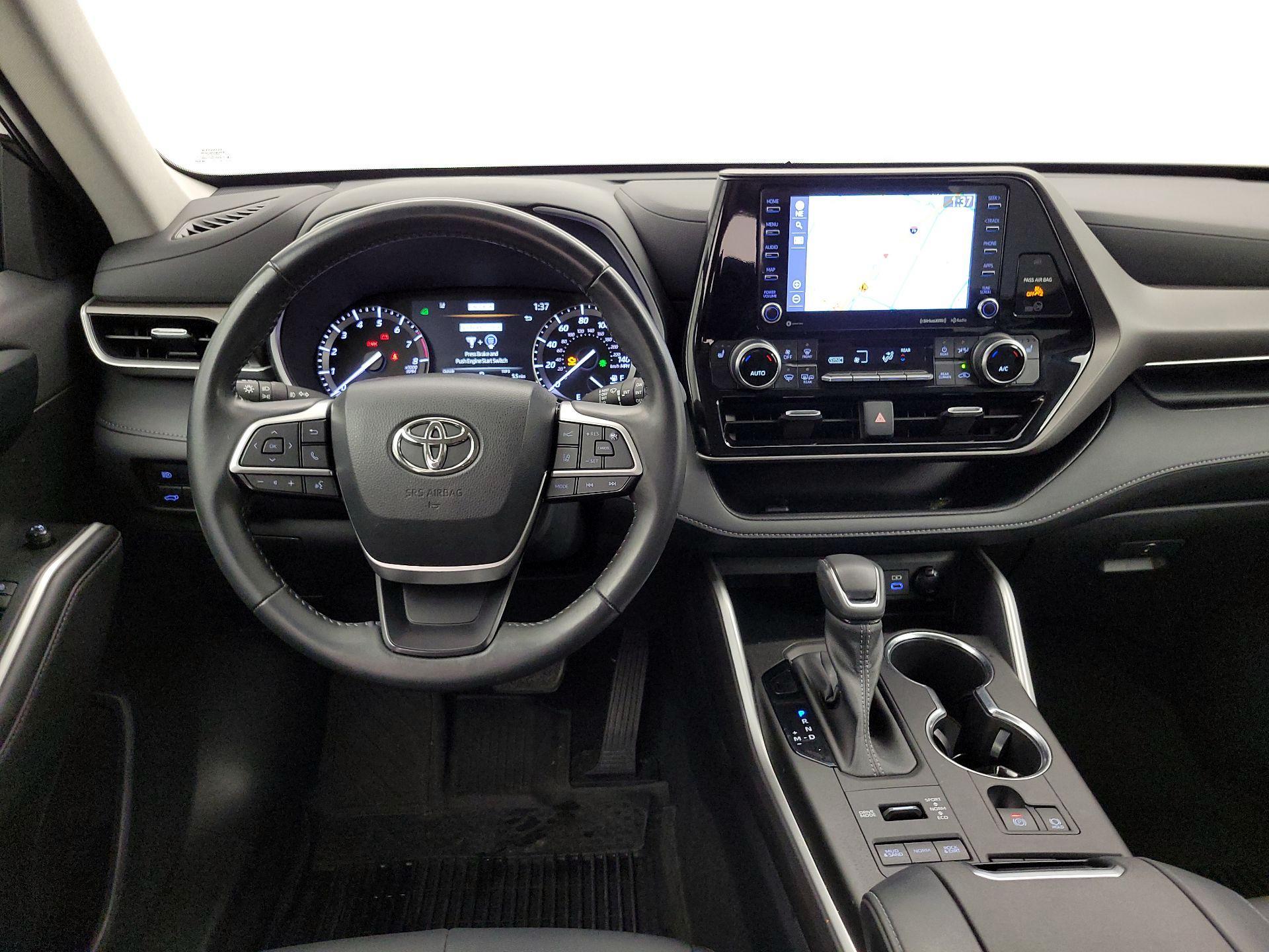 Thumbnail: 2022 Toyota Highlander - 10