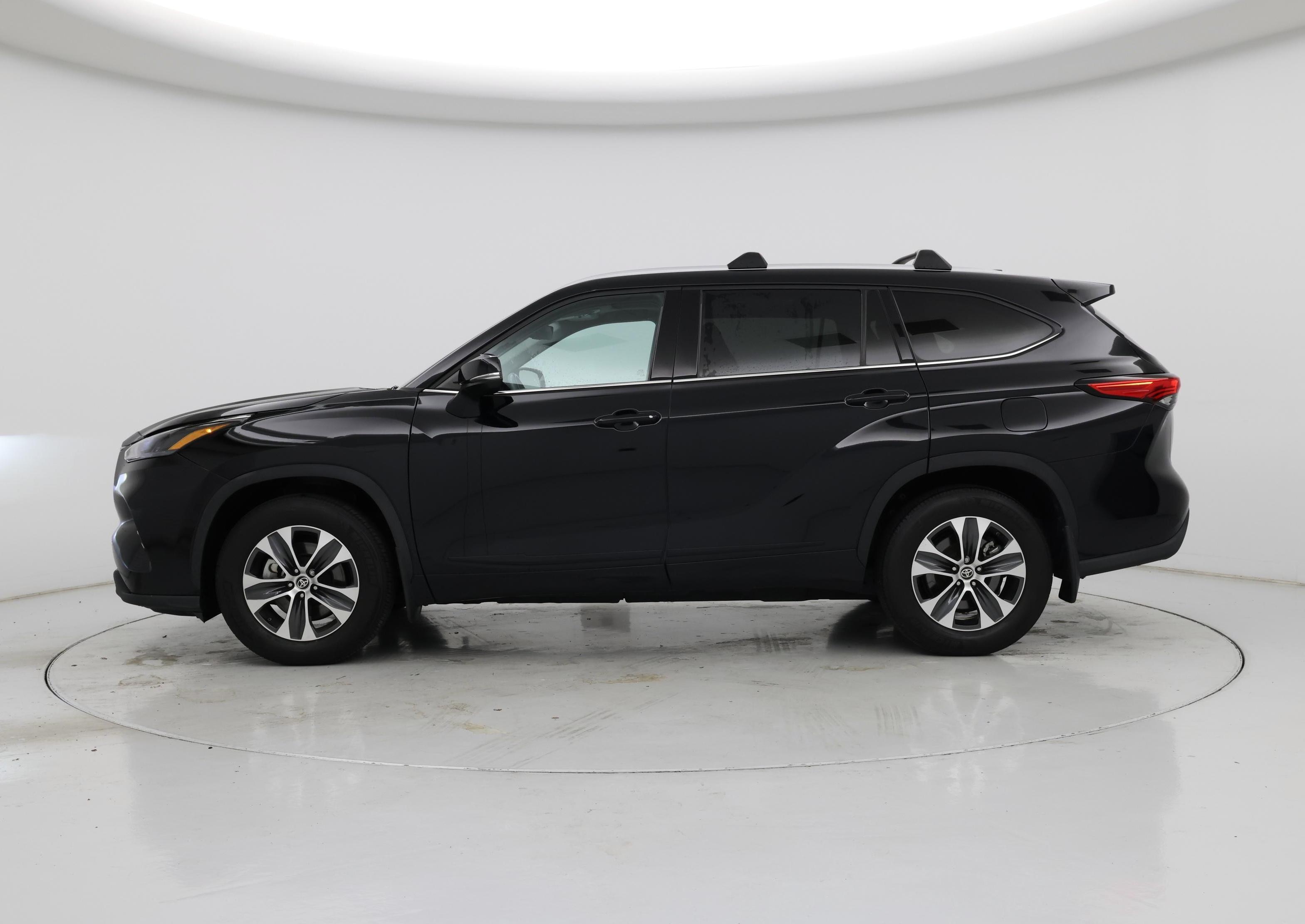 Thumbnail: 2022 Toyota Highlander - 3