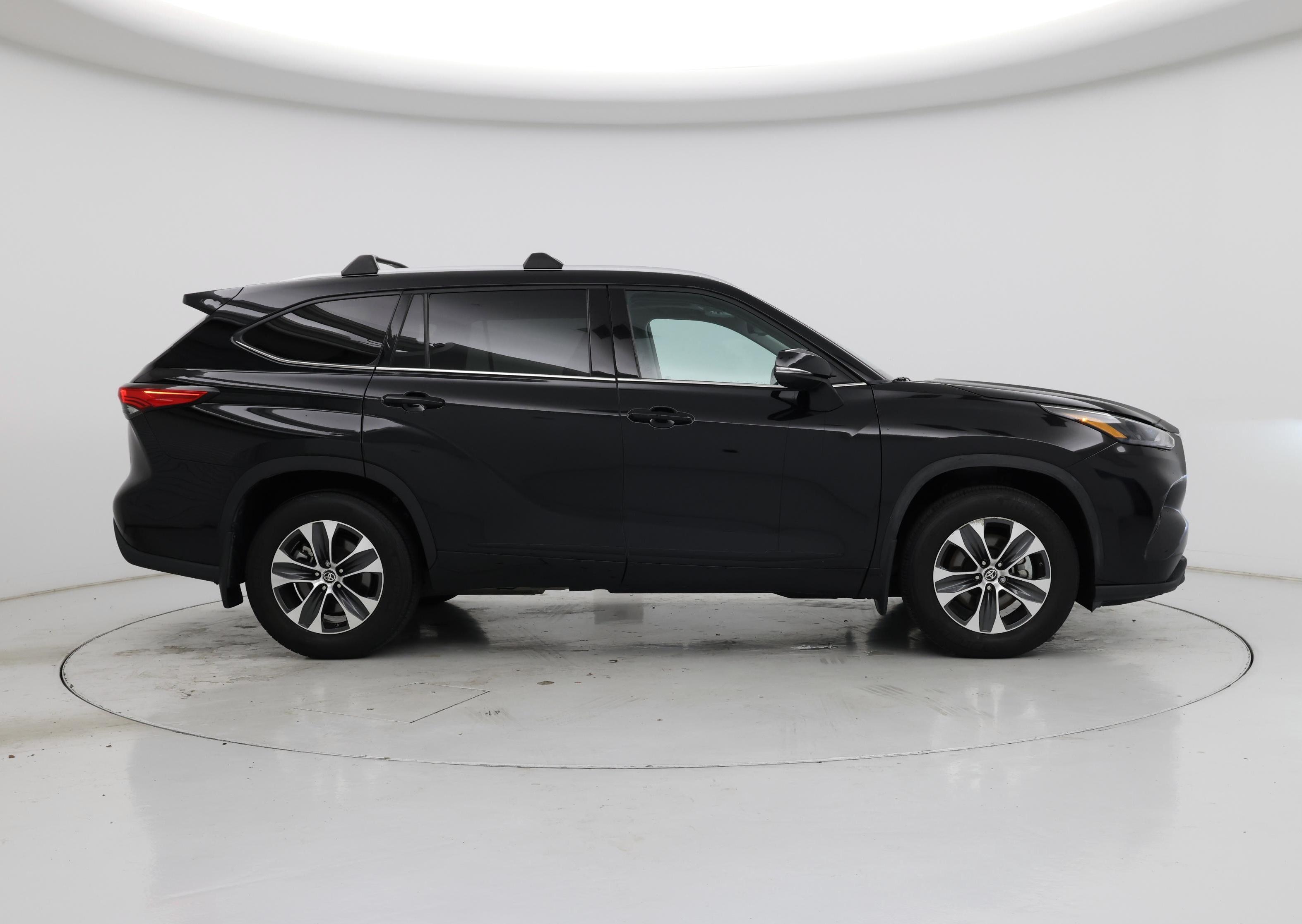 Thumbnail: 2022 Toyota Highlander - 7