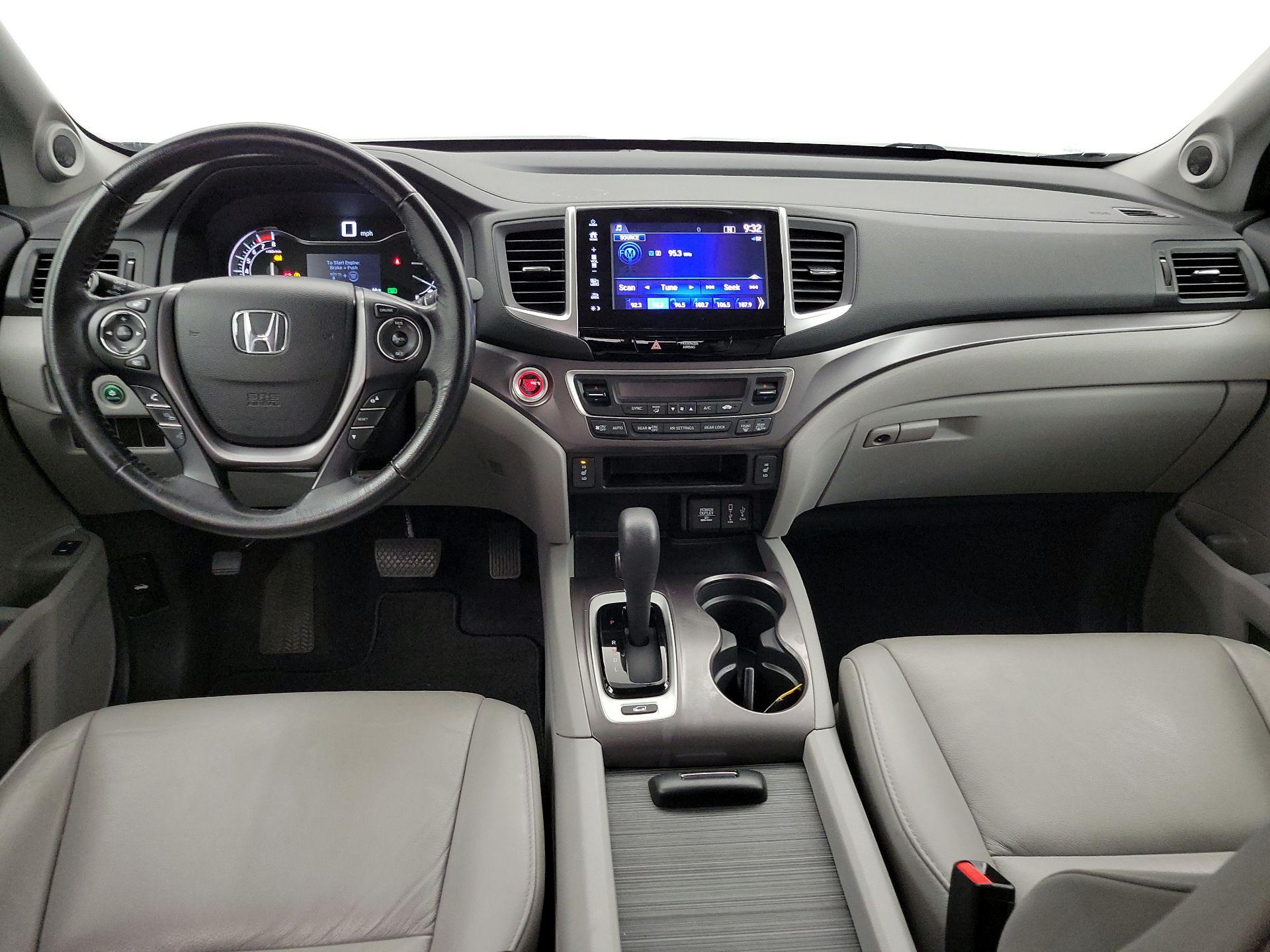 Thumbnail: 2017 Honda Pilot - 9