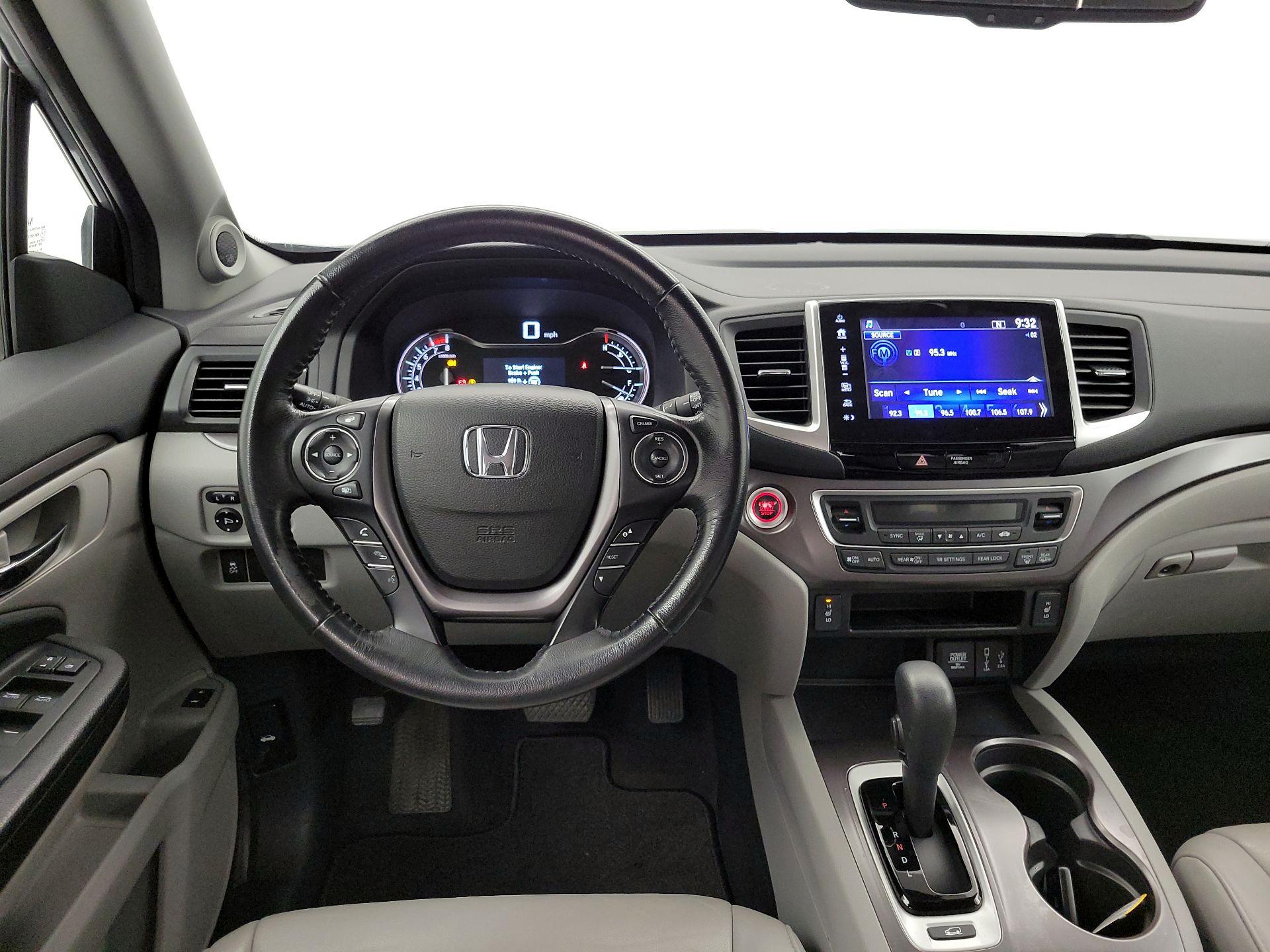 Thumbnail: 2017 Honda Pilot - 10