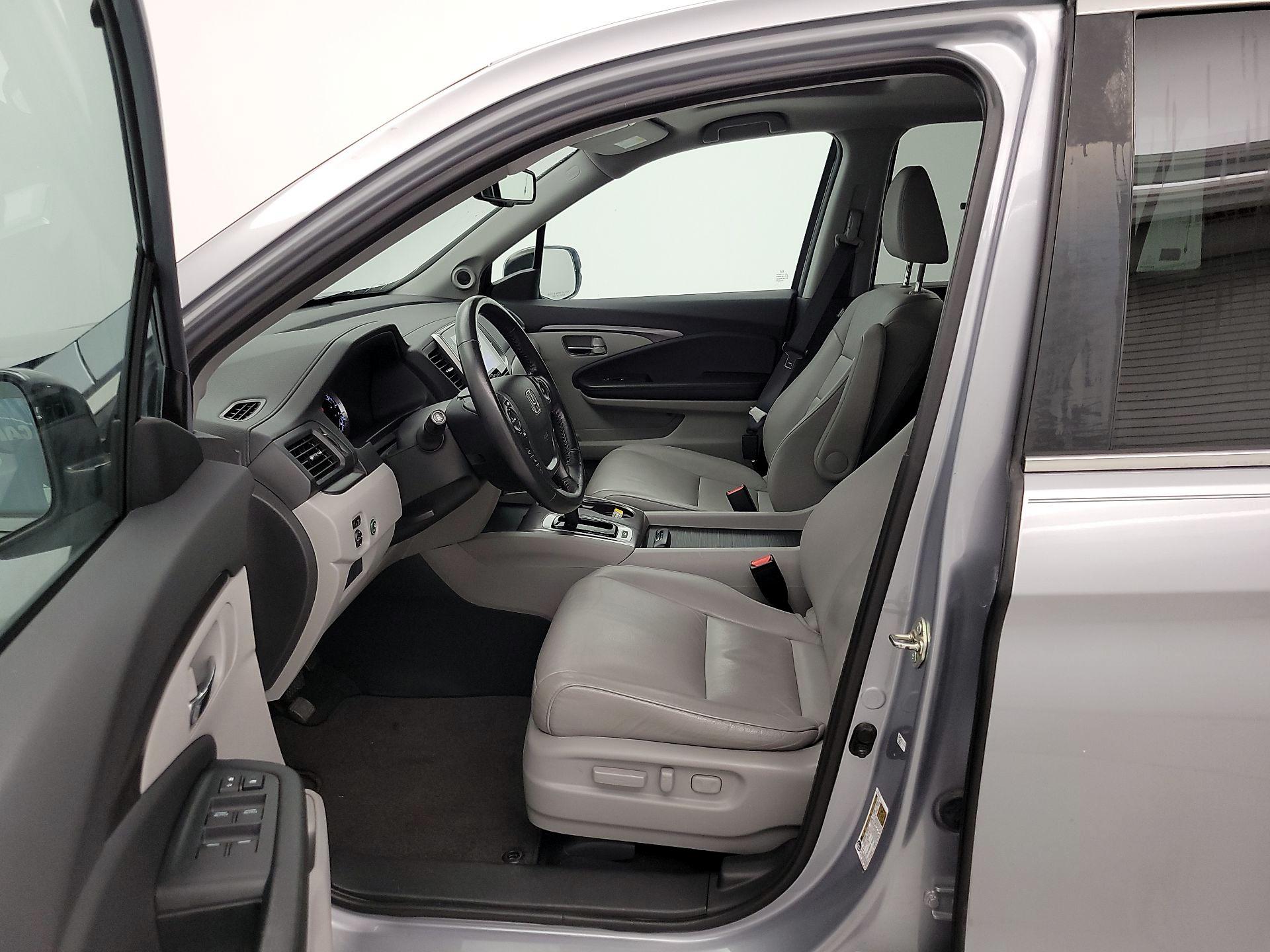 Thumbnail: 2017 Honda Pilot - 11