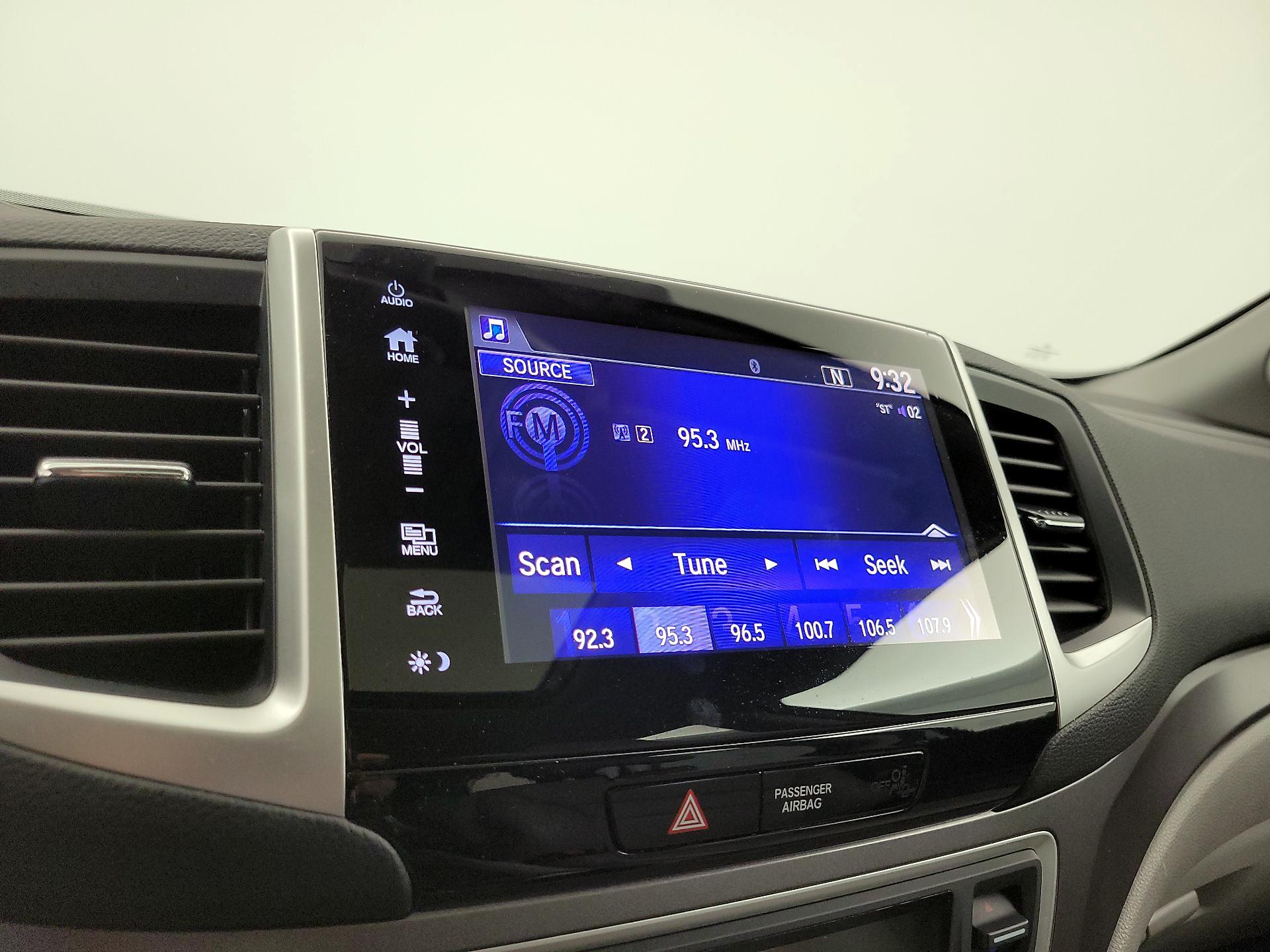 Thumbnail: 2017 Honda Pilot - 15