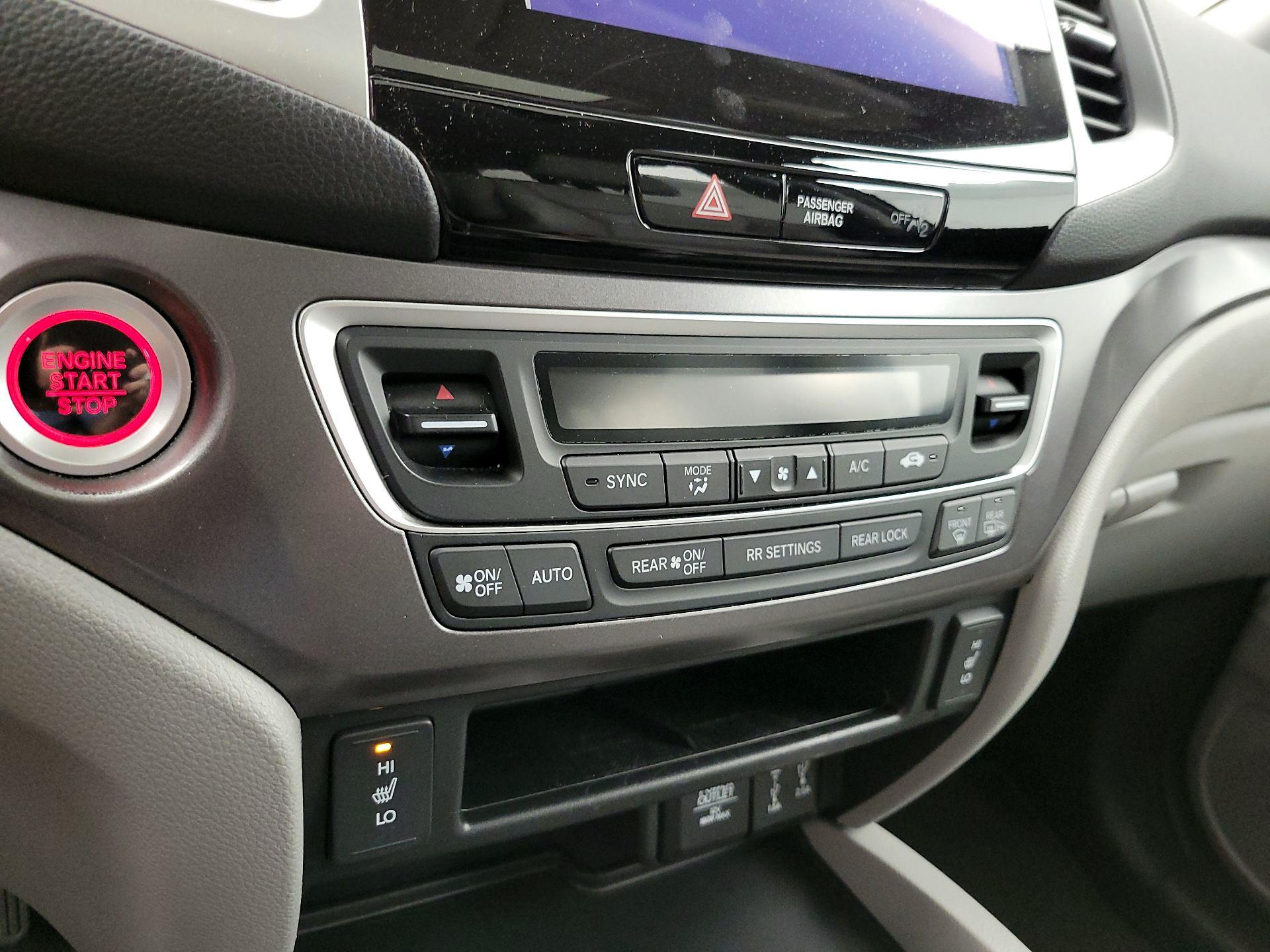 Thumbnail: 2017 Honda Pilot - 16
