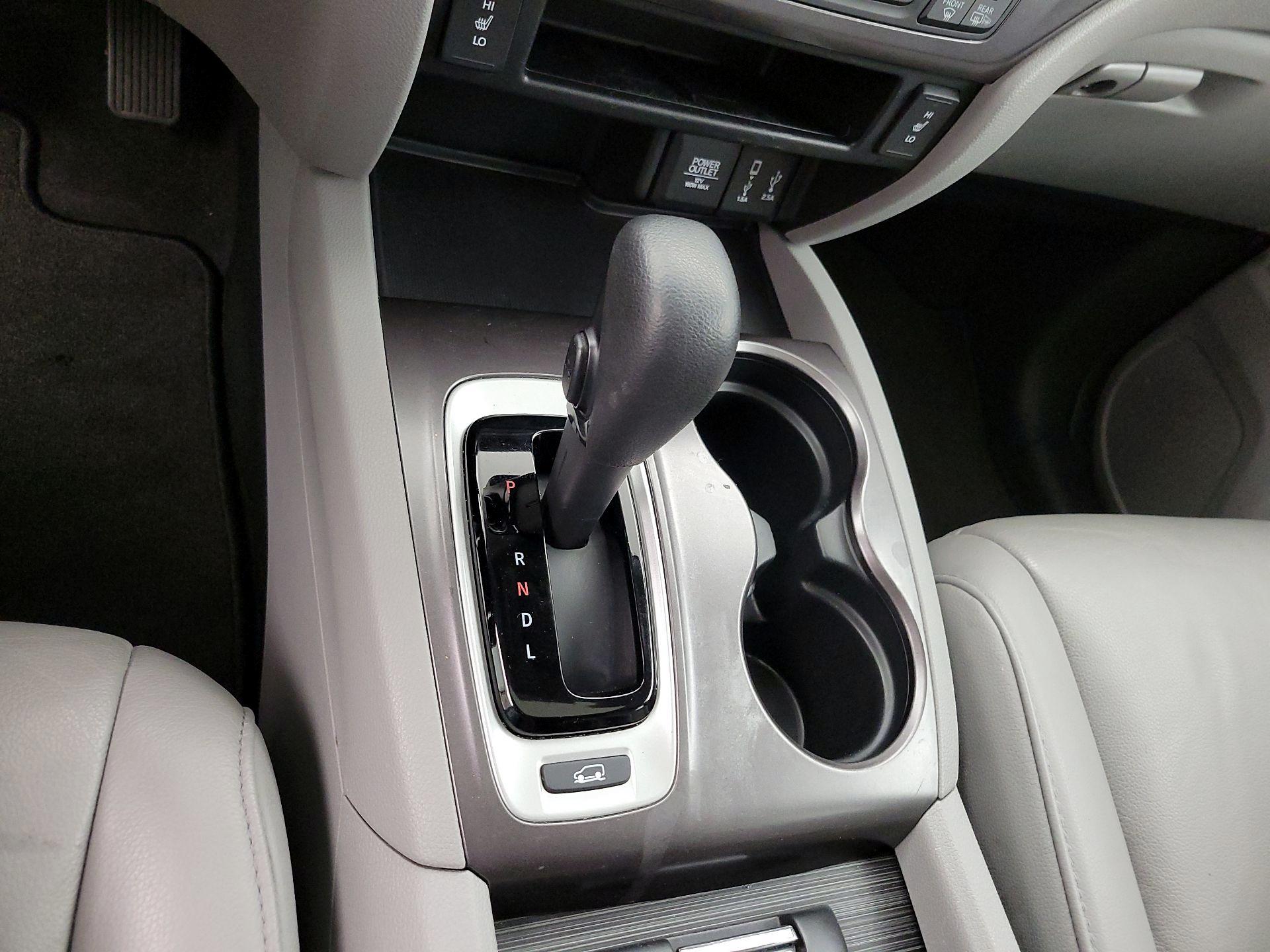Thumbnail: 2017 Honda Pilot - 17