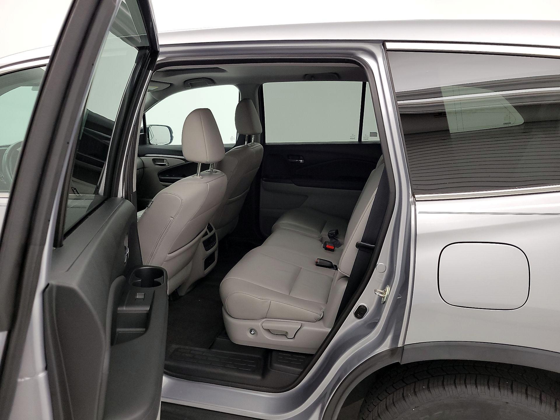 Thumbnail: 2017 Honda Pilot - 20