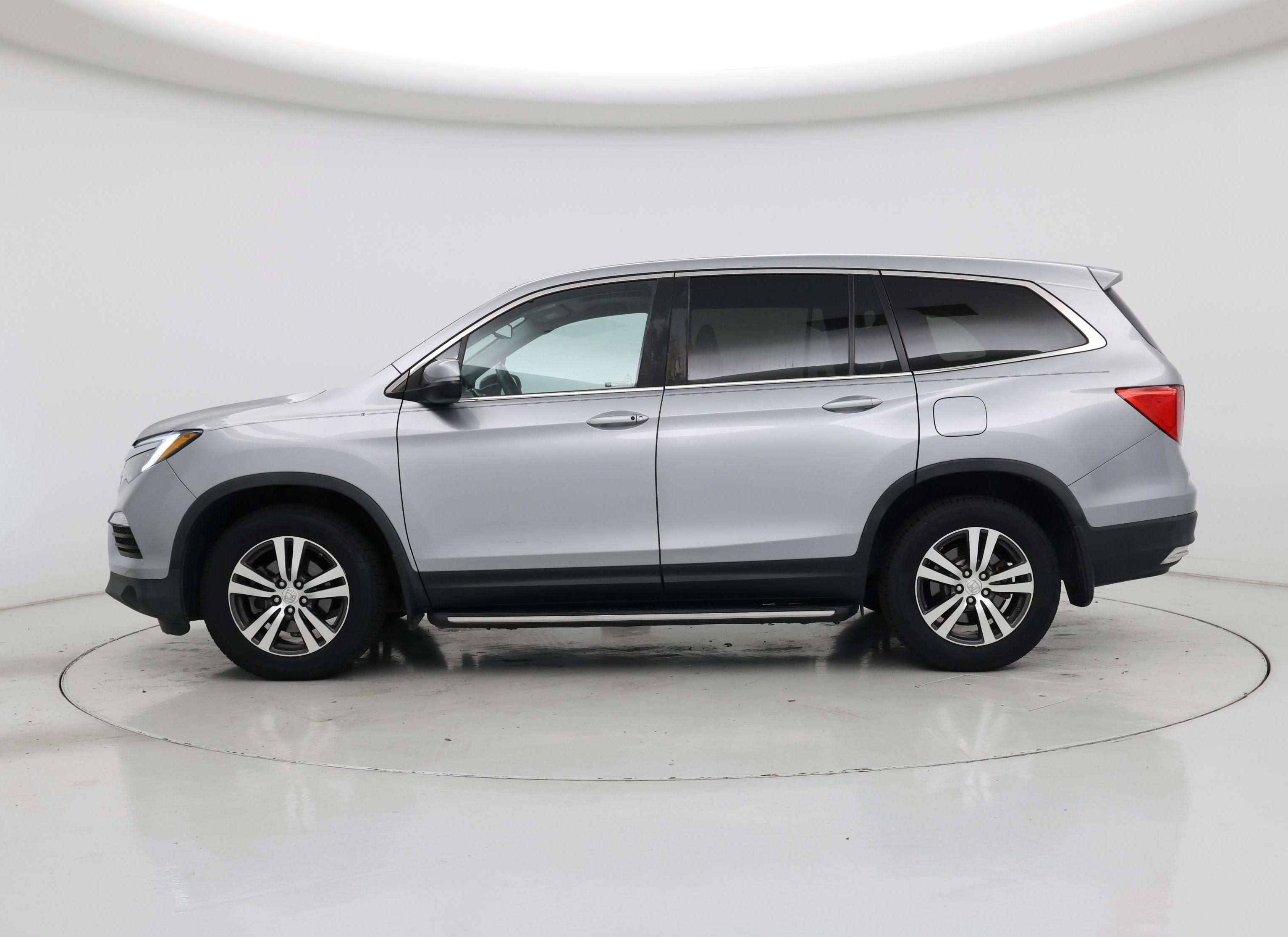 Thumbnail: 2017 Honda Pilot - 3