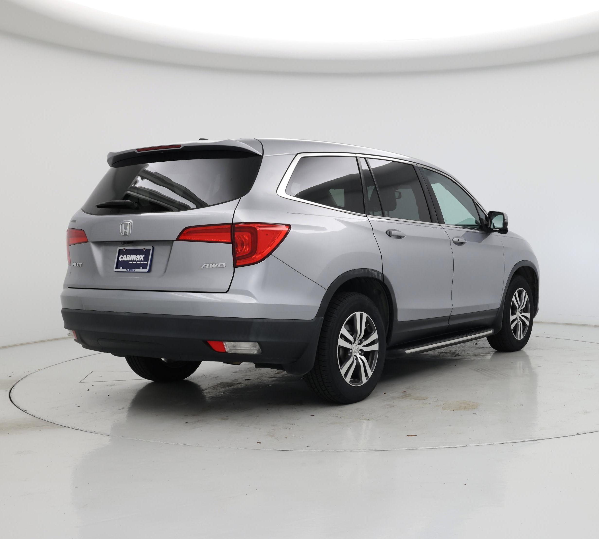 Thumbnail: 2017 Honda Pilot - 8