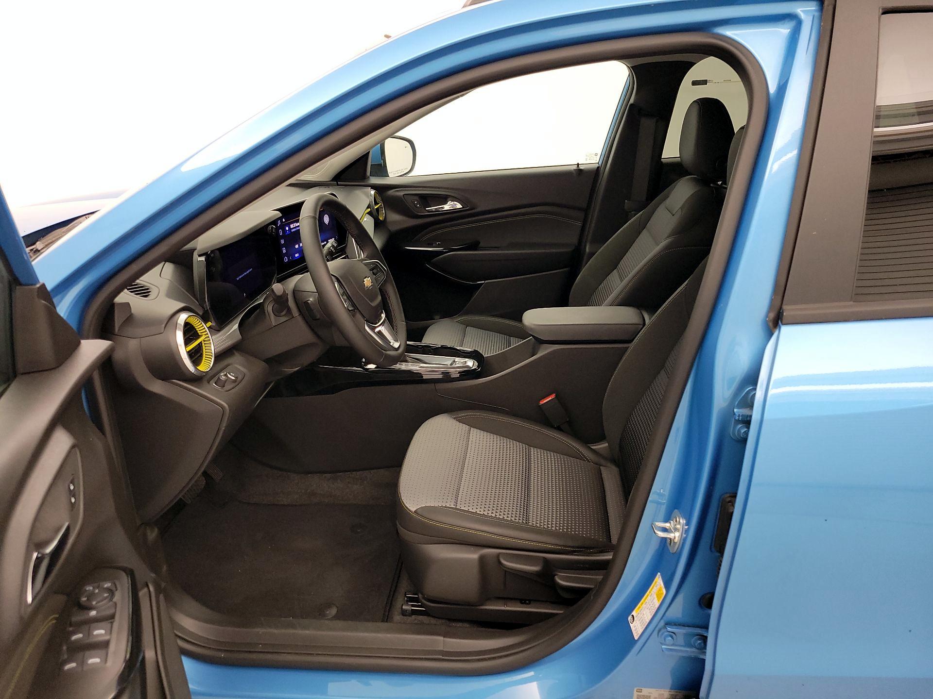 Thumbnail: 2025 Chevrolet Trax - 11