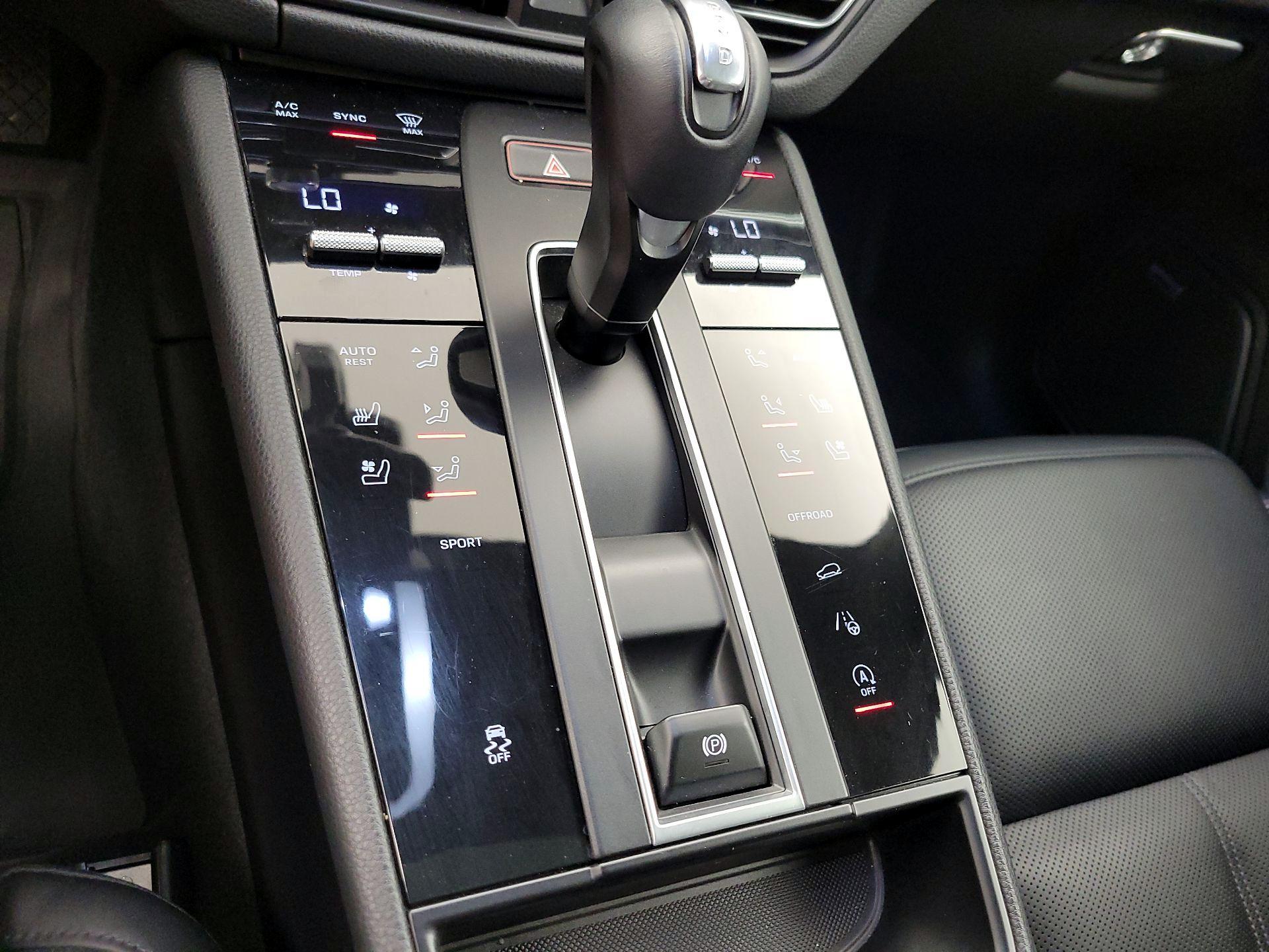 Thumbnail: 2022 Porsche Macan - 17