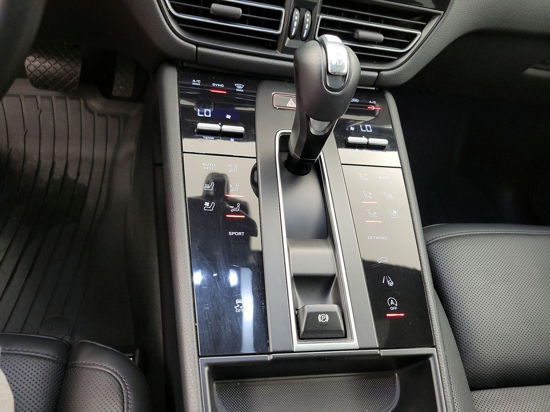 Thumbnail: 2022 Porsche Macan - 18