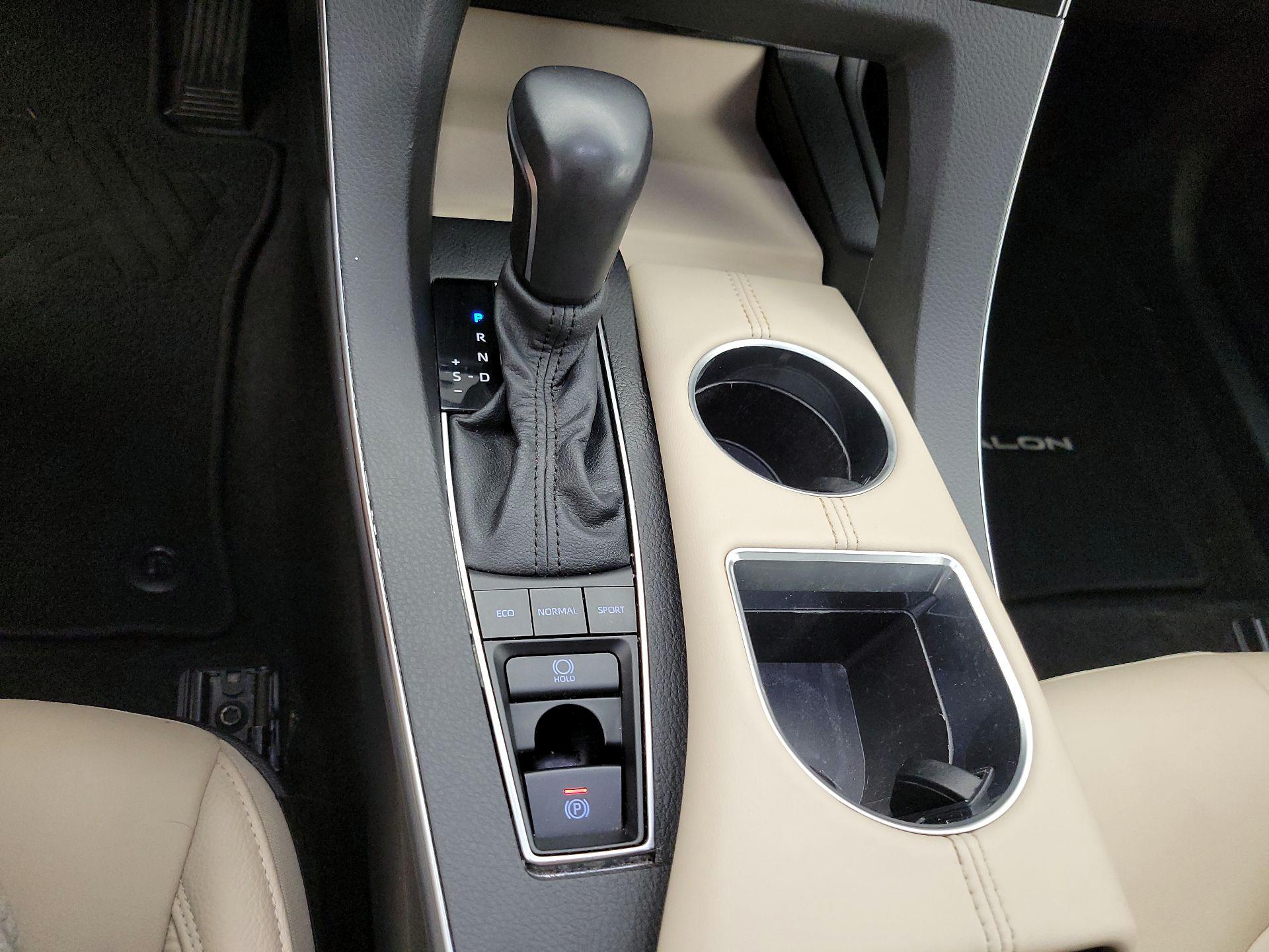 Thumbnail: 2021 Toyota Avalon - 17