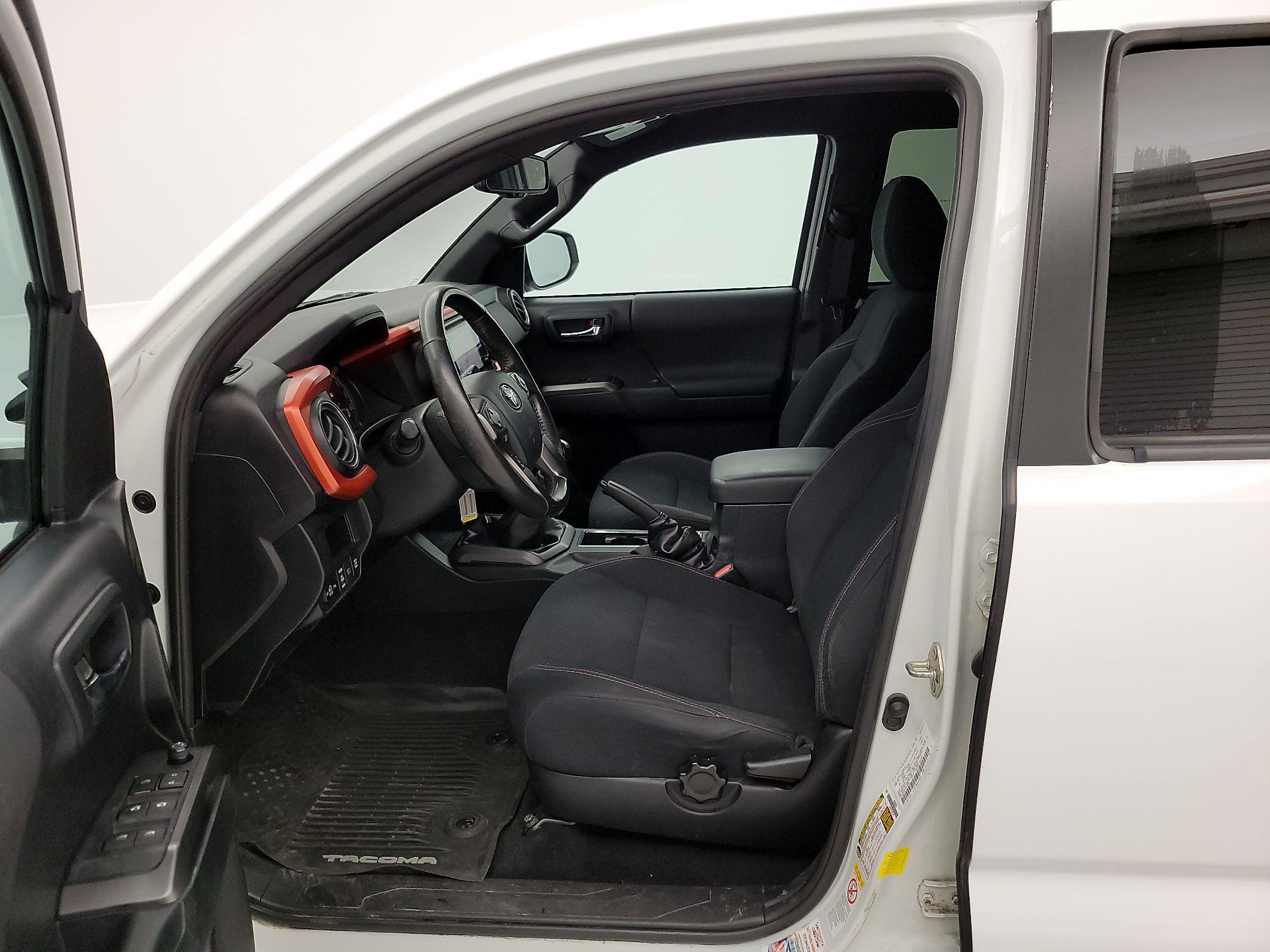 Thumbnail: 2019 Toyota Tacoma - 11