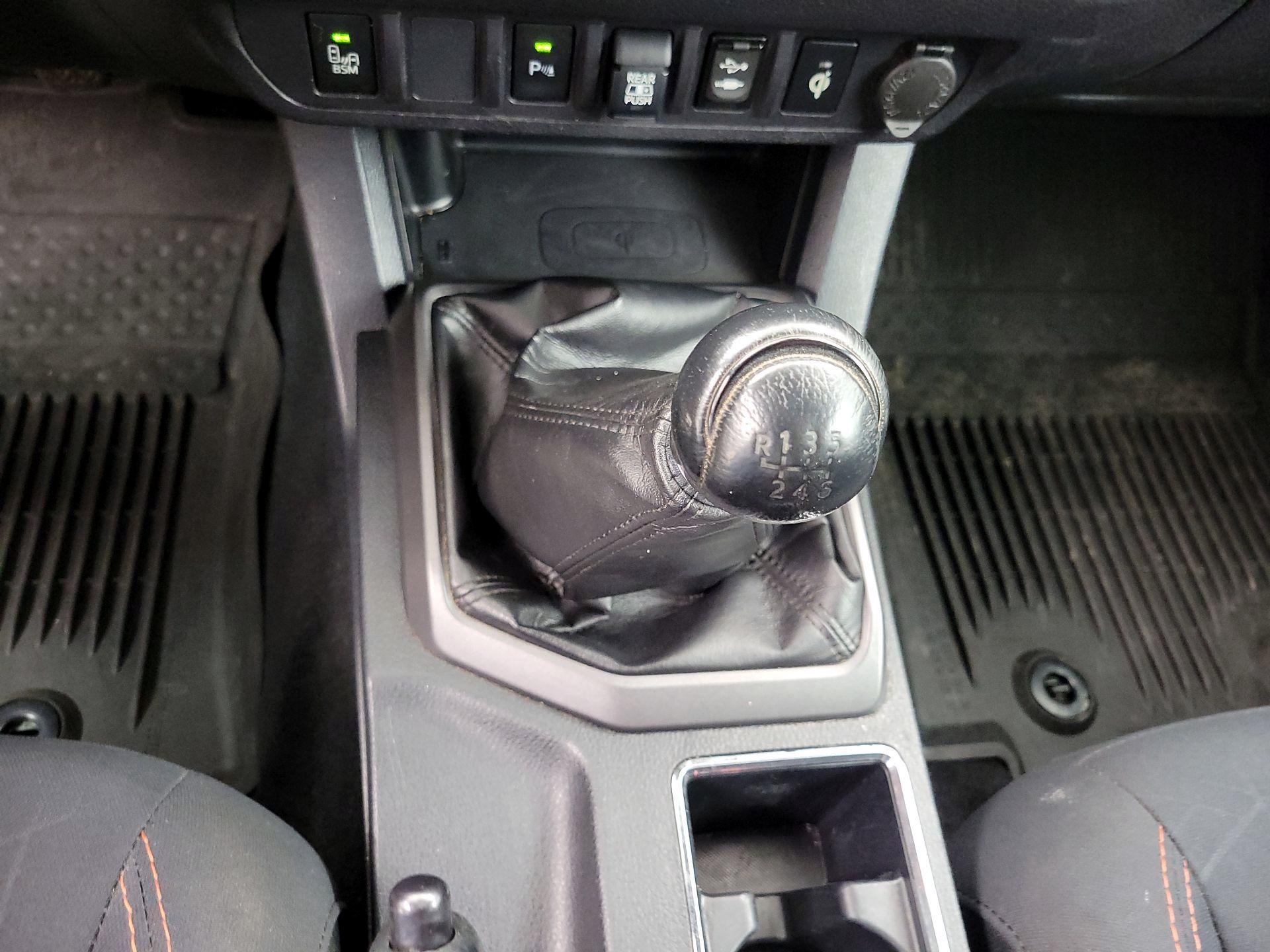 Thumbnail: 2019 Toyota Tacoma - 18