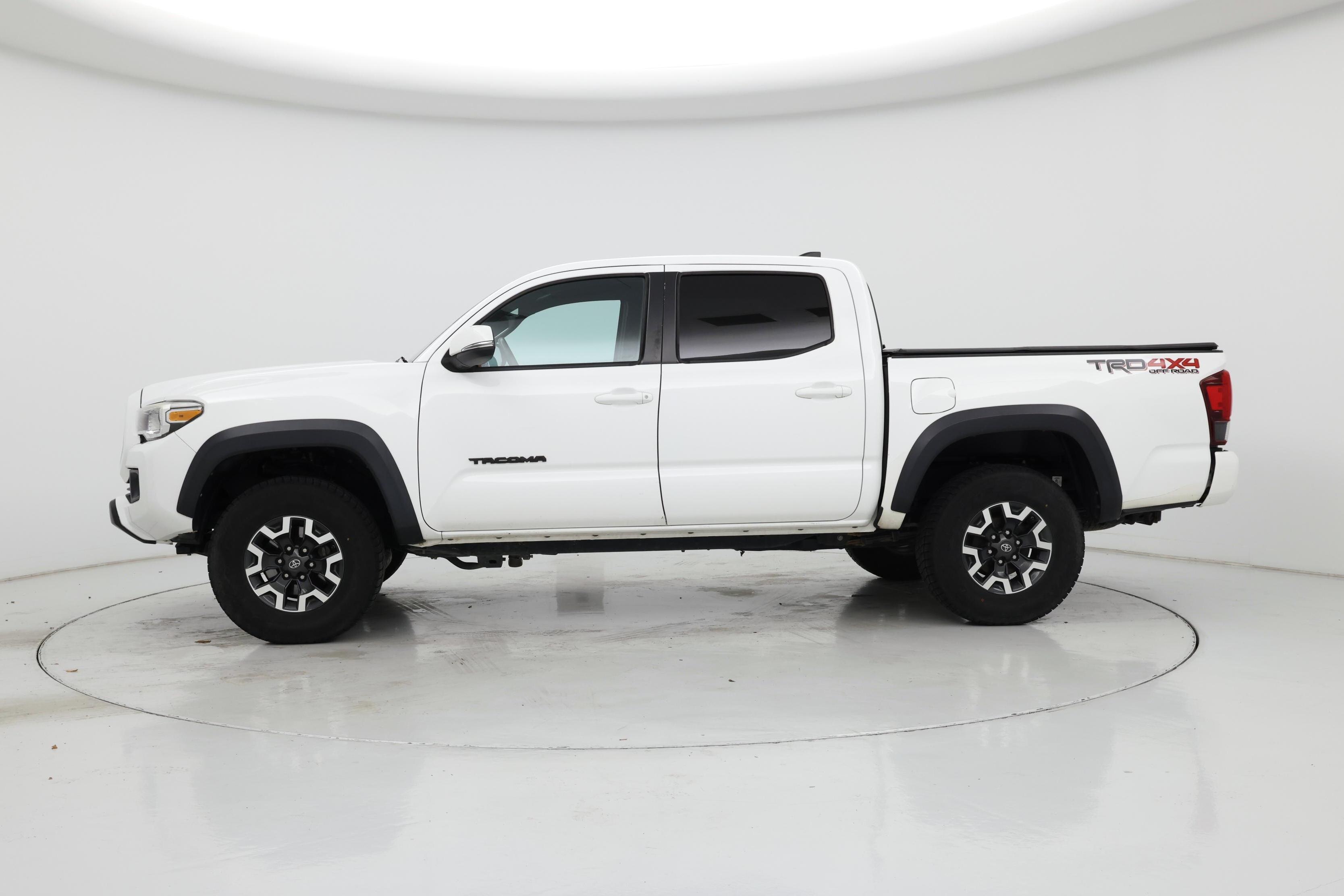 Thumbnail: 2019 Toyota Tacoma - 3