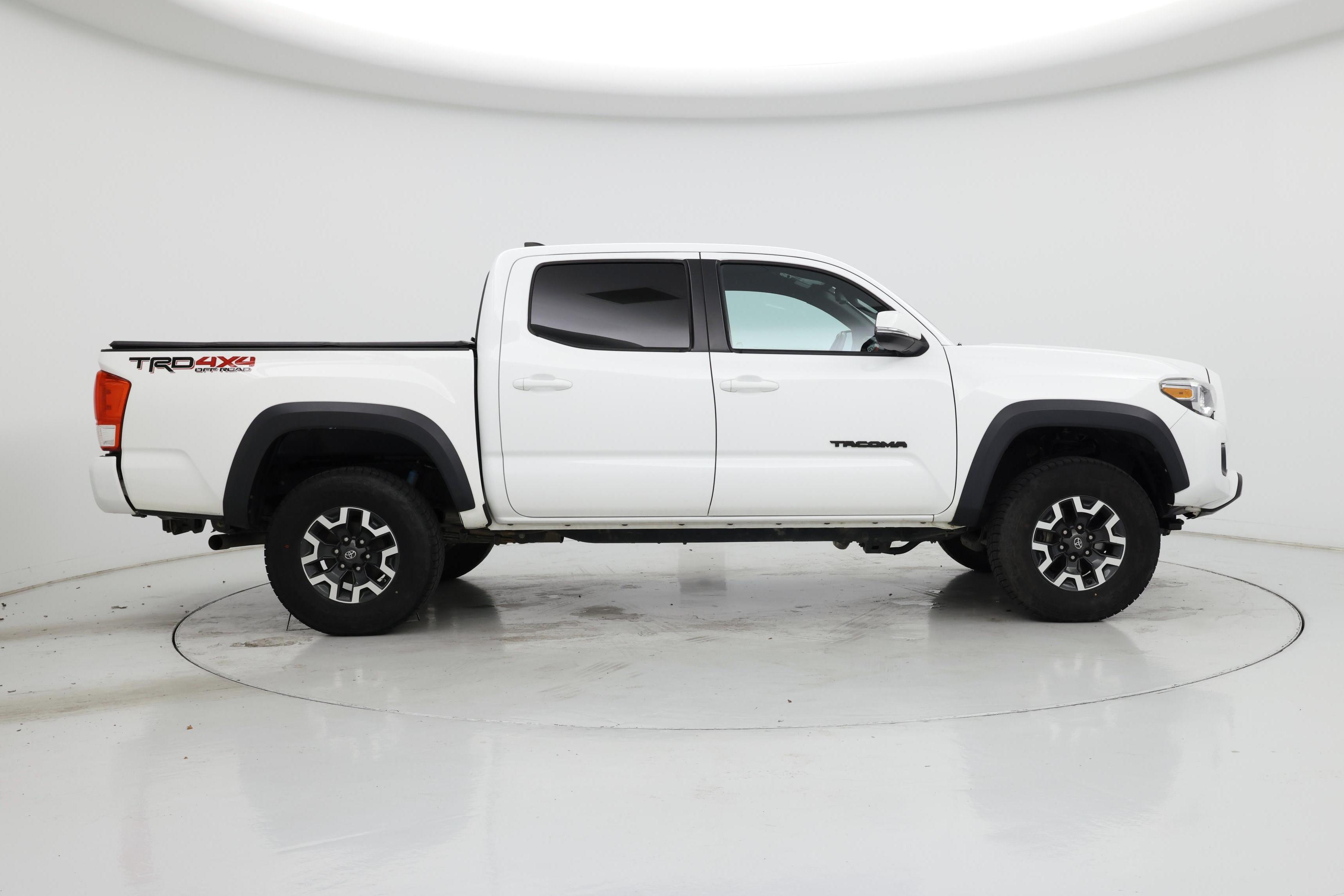 Thumbnail: 2019 Toyota Tacoma - 7