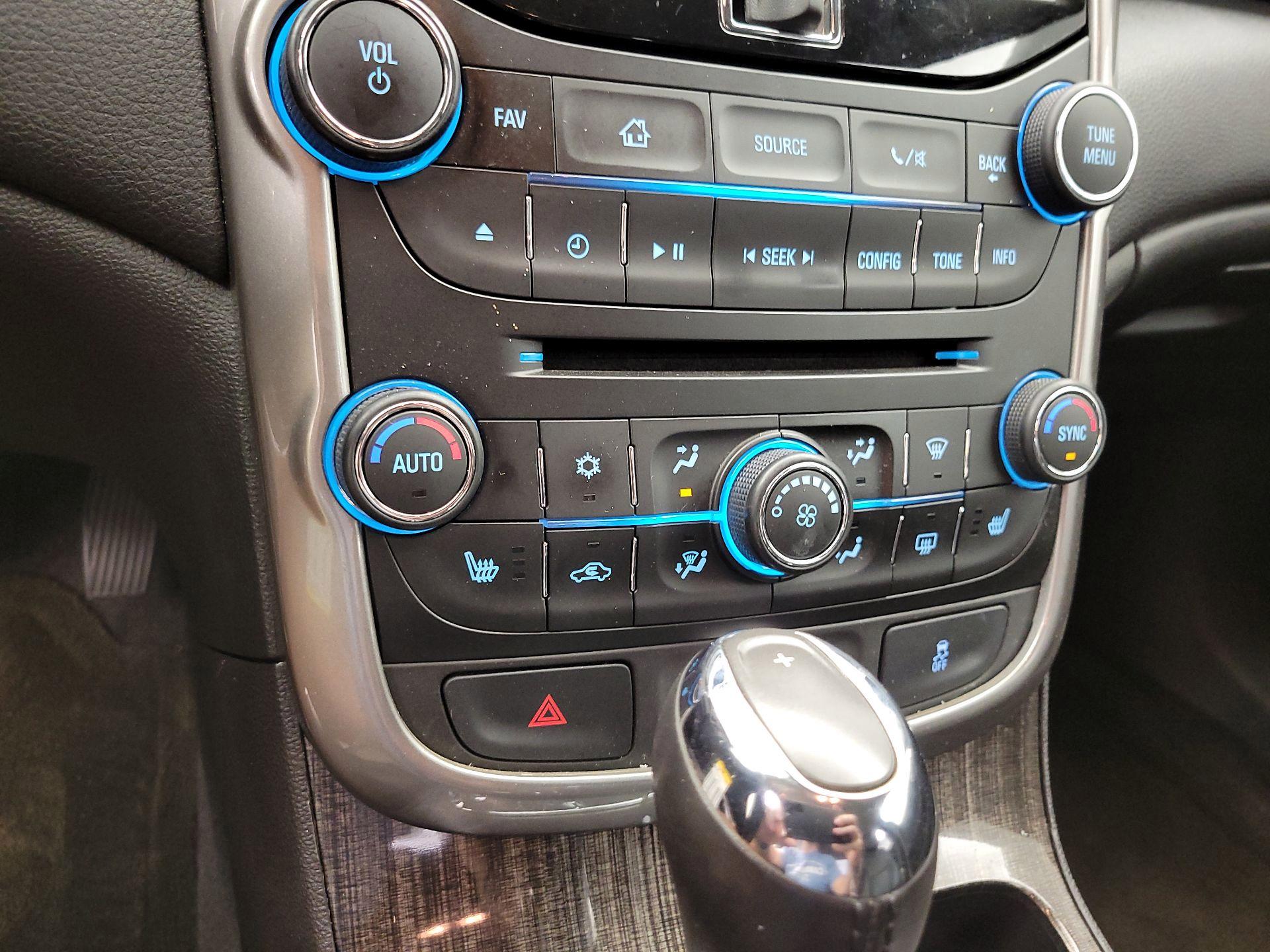 Thumbnail: 2015 Chevrolet Malibu - 15