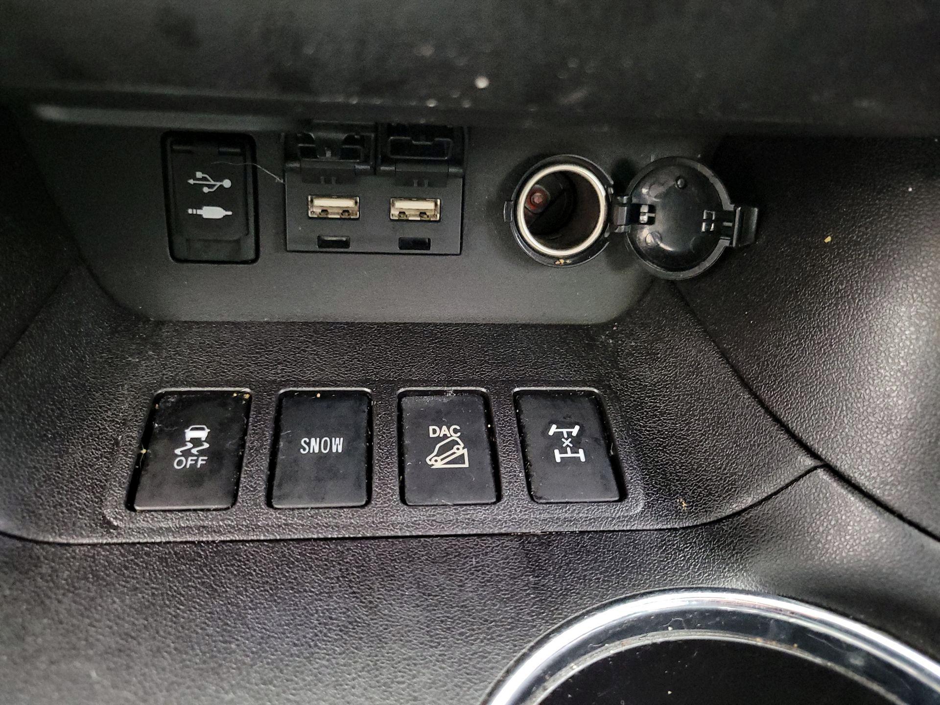 Thumbnail: 2019 Toyota Highlander - 19