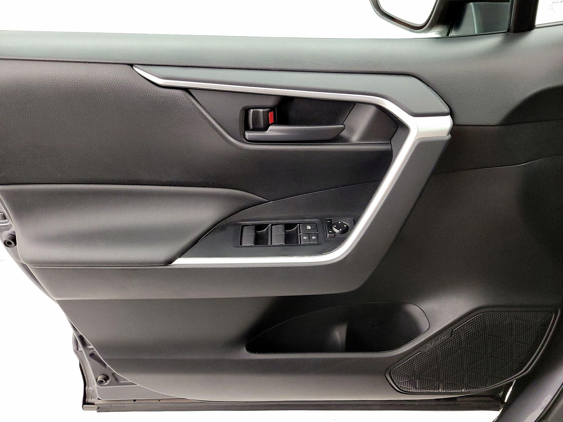 Thumbnail: 2021 Toyota RAV4 - 12