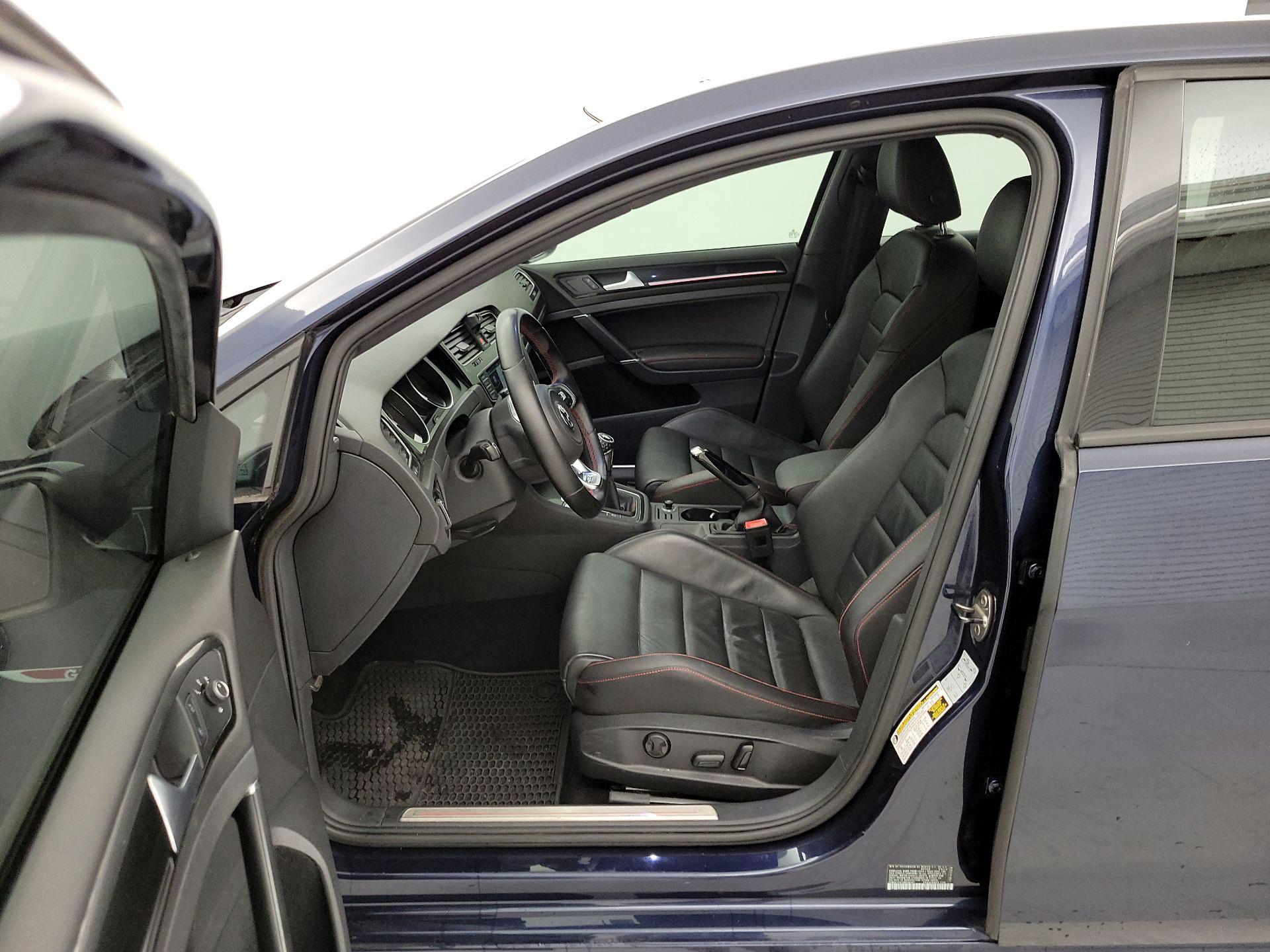 Thumbnail: 2016 Volkswagen Golf - 11