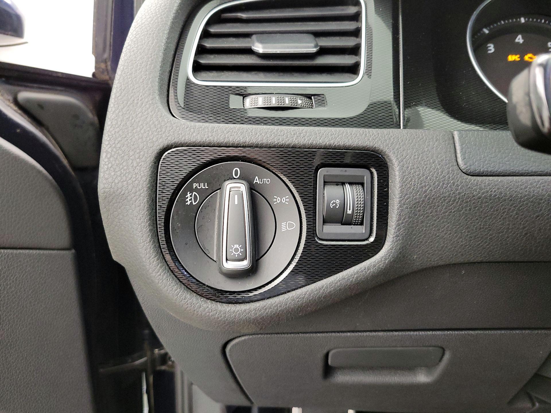 Thumbnail: 2016 Volkswagen Golf - 13