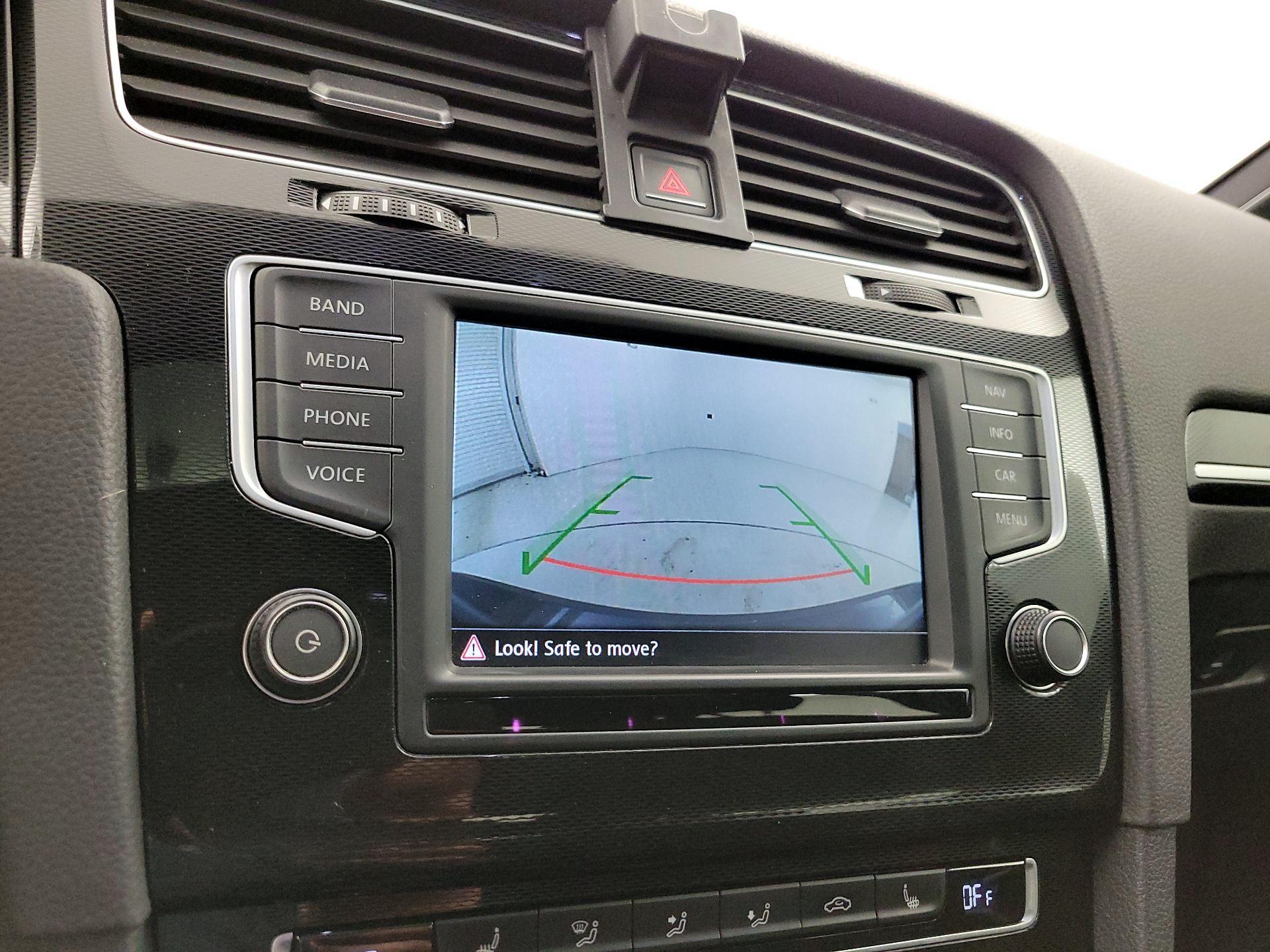 Thumbnail: 2016 Volkswagen Golf - 15