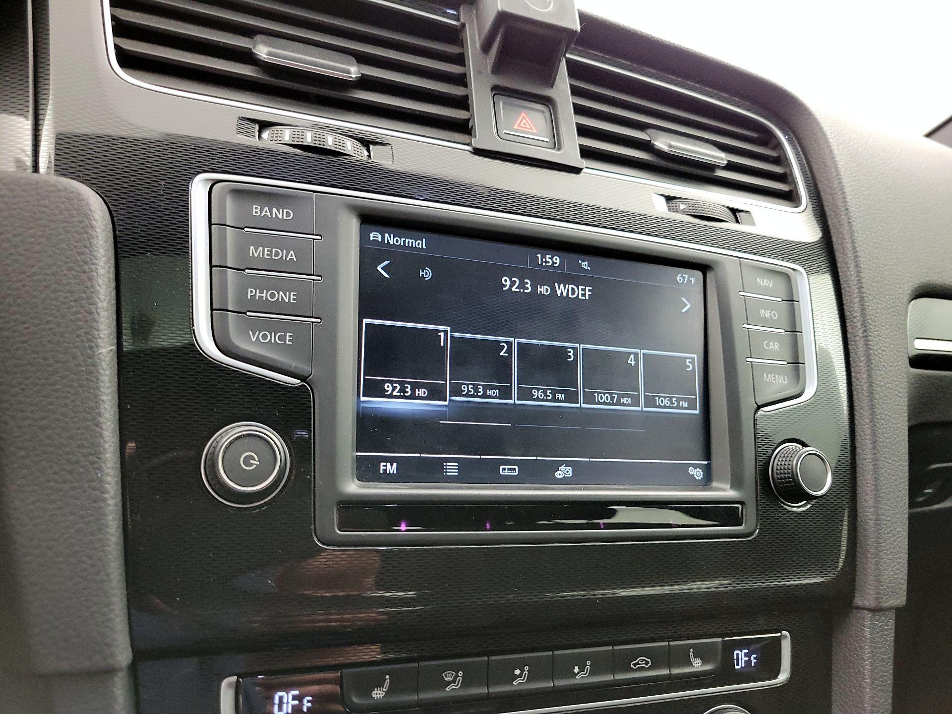 Thumbnail: 2016 Volkswagen Golf - 16