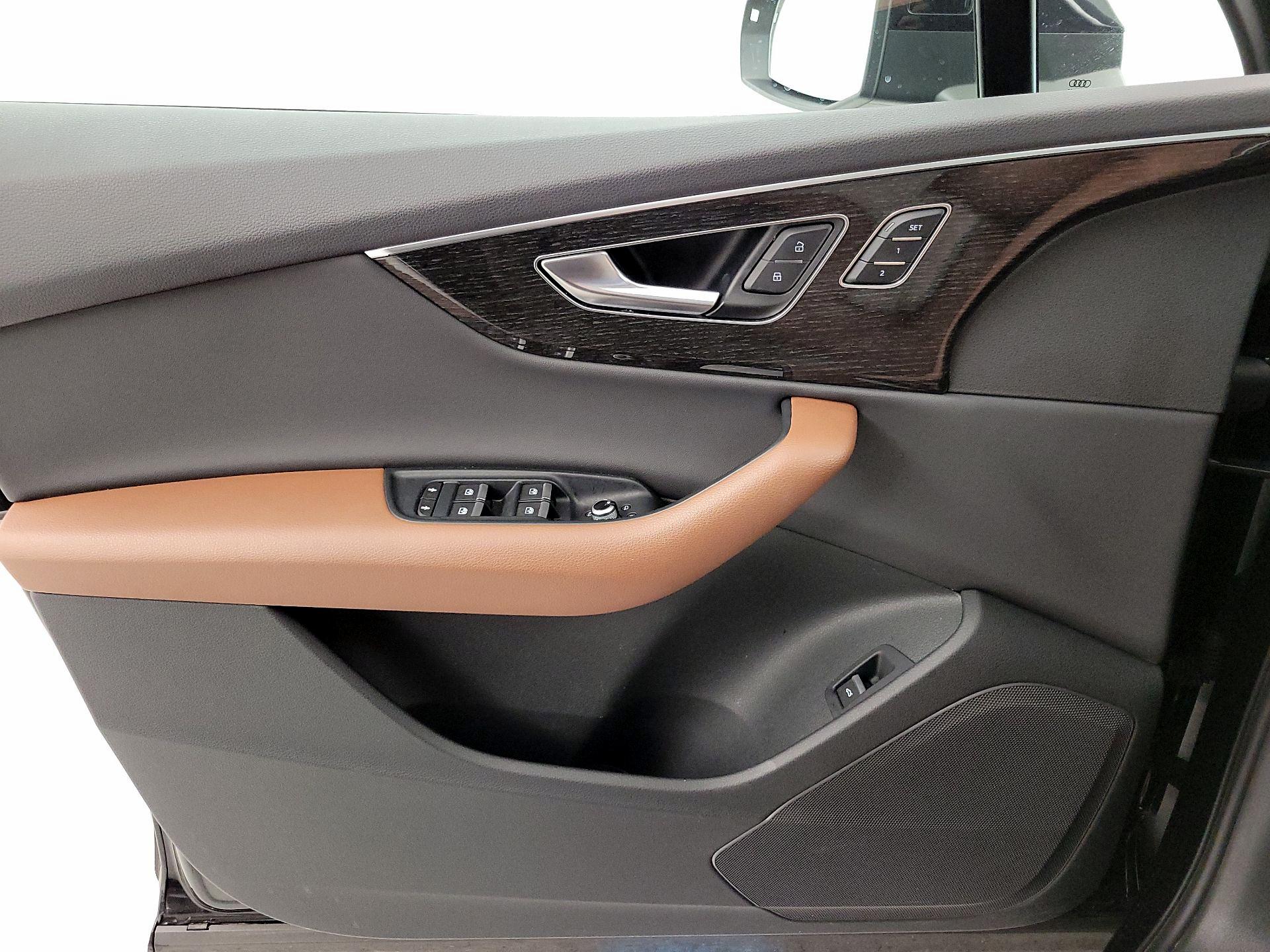 Thumbnail: 2020 Audi Q7 - 12