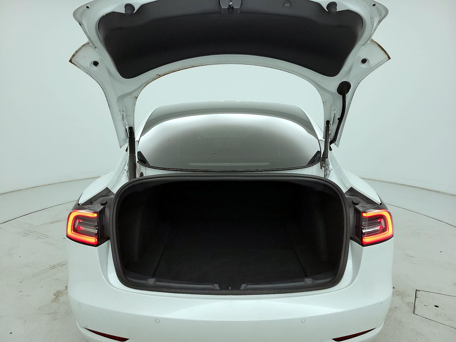 Thumbnail: 2022 Tesla Model 3 - 20