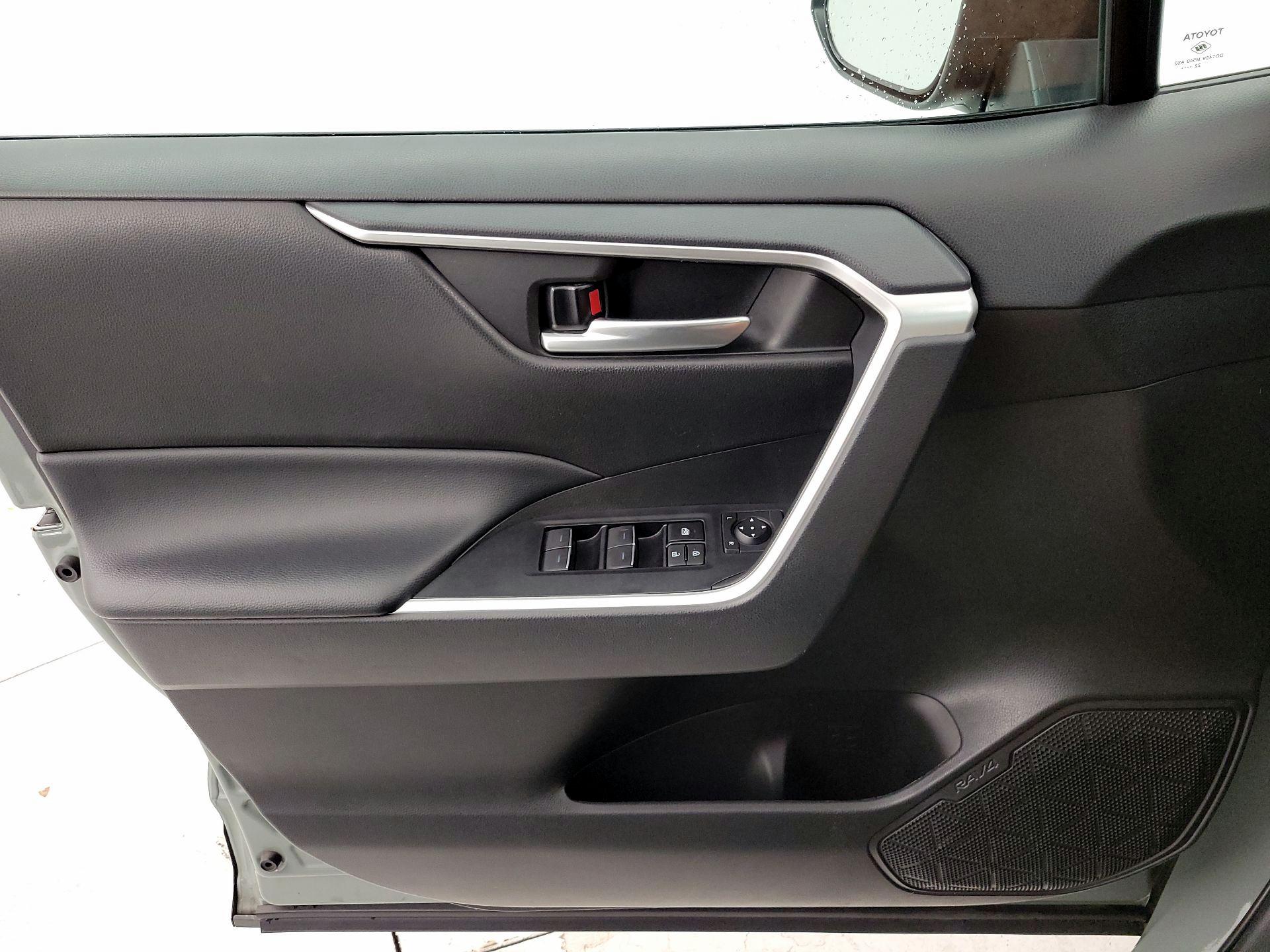 Thumbnail: 2023 Toyota RAV4 - 12