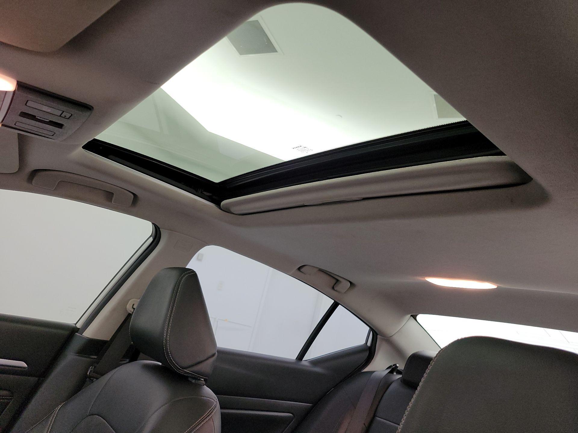 Thumbnail: 2019 Nissan Altima - 19