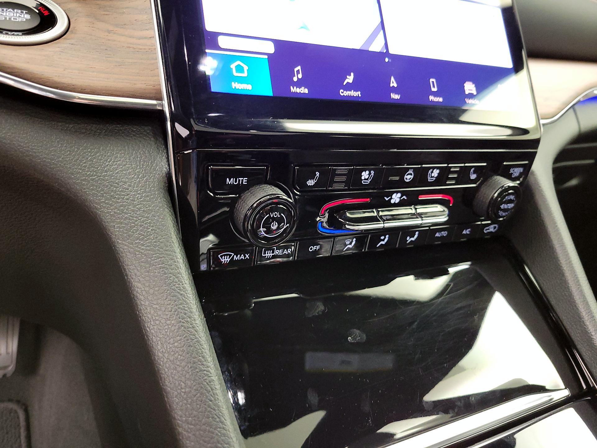 Thumbnail: 2024 Jeep Grand Cherokee - 17