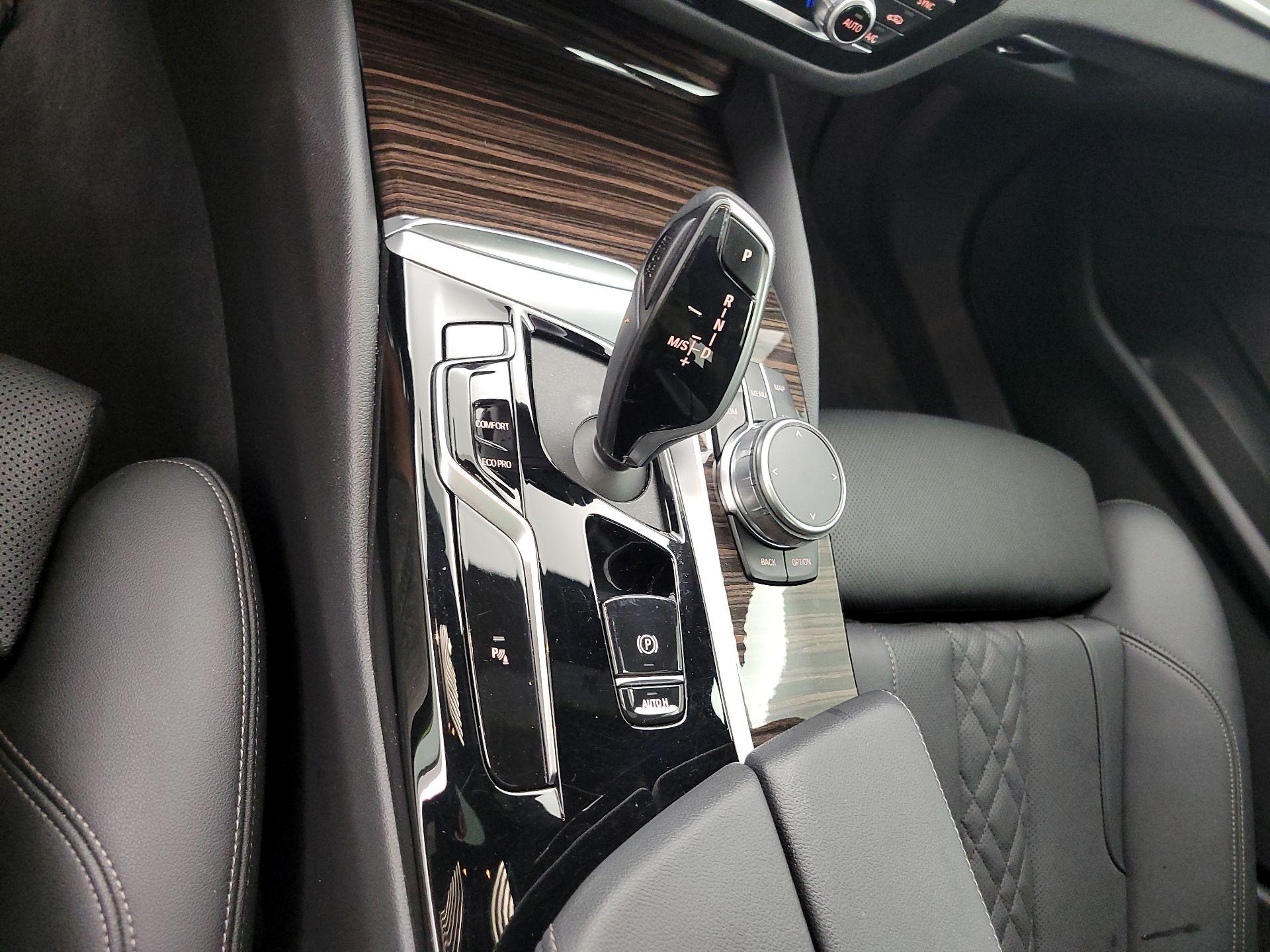 Thumbnail: 2023 BMW 5 Series - 18