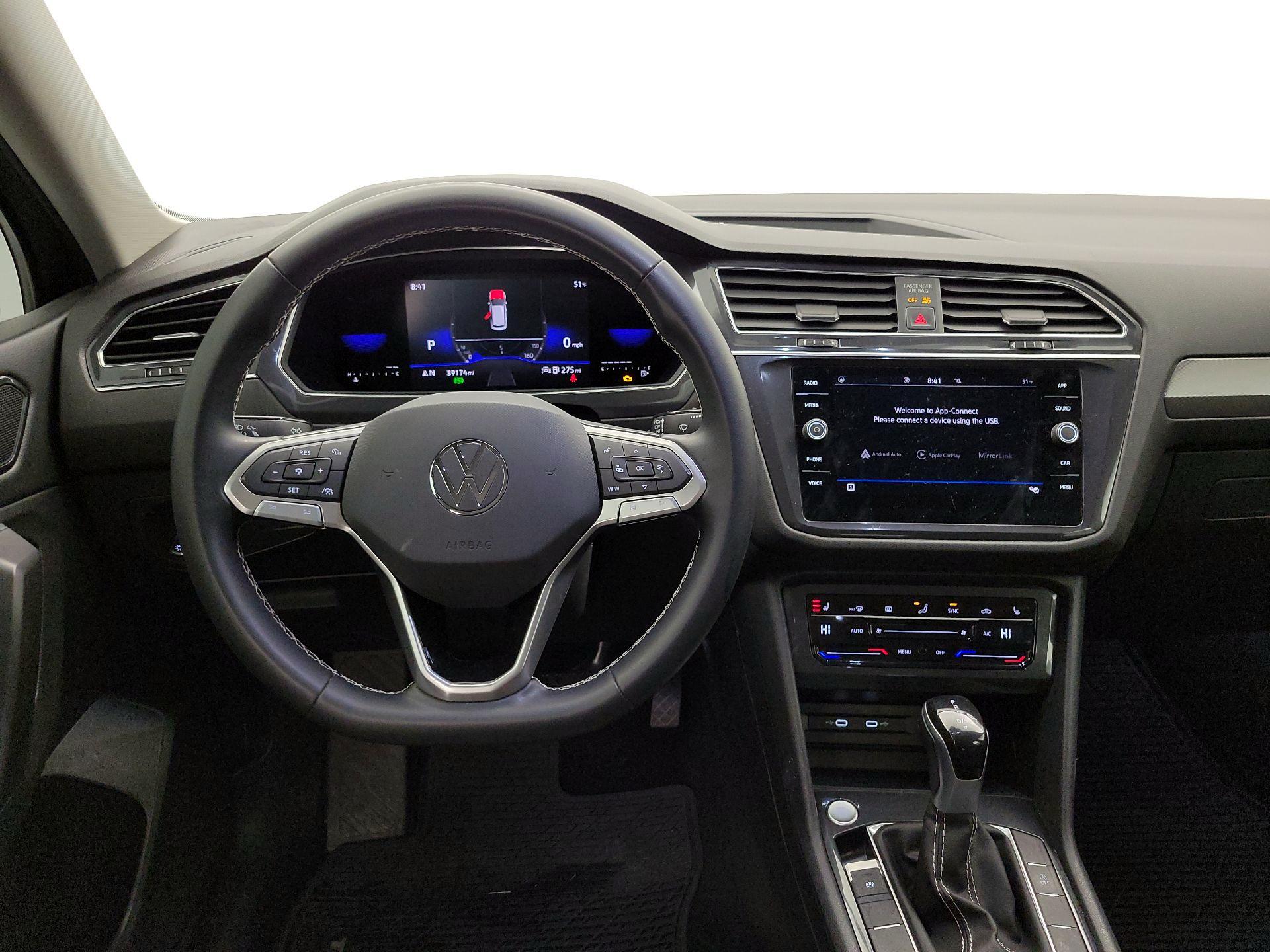 Thumbnail: 2023 Volkswagen Tiguan - 10