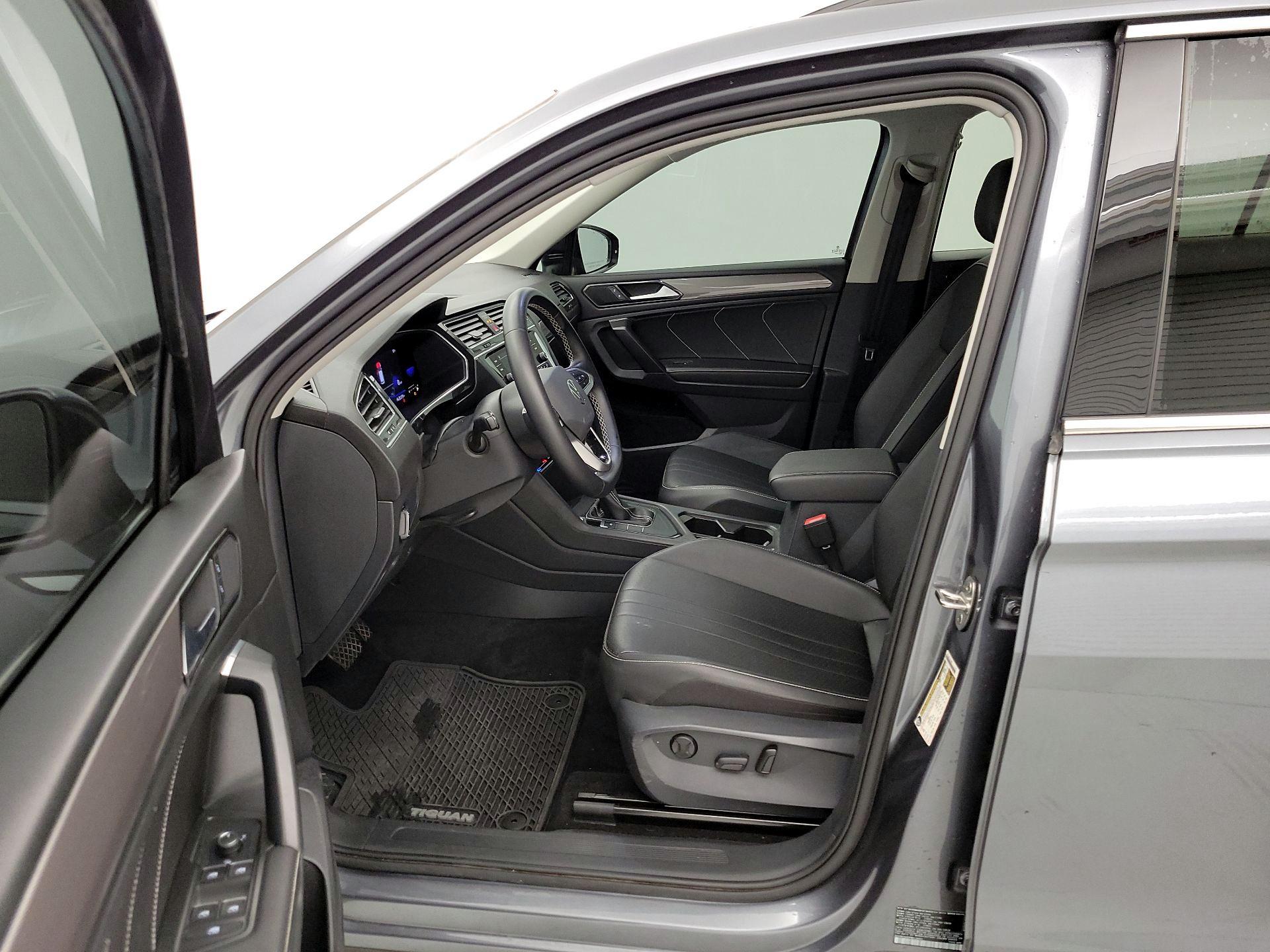 Thumbnail: 2023 Volkswagen Tiguan - 11