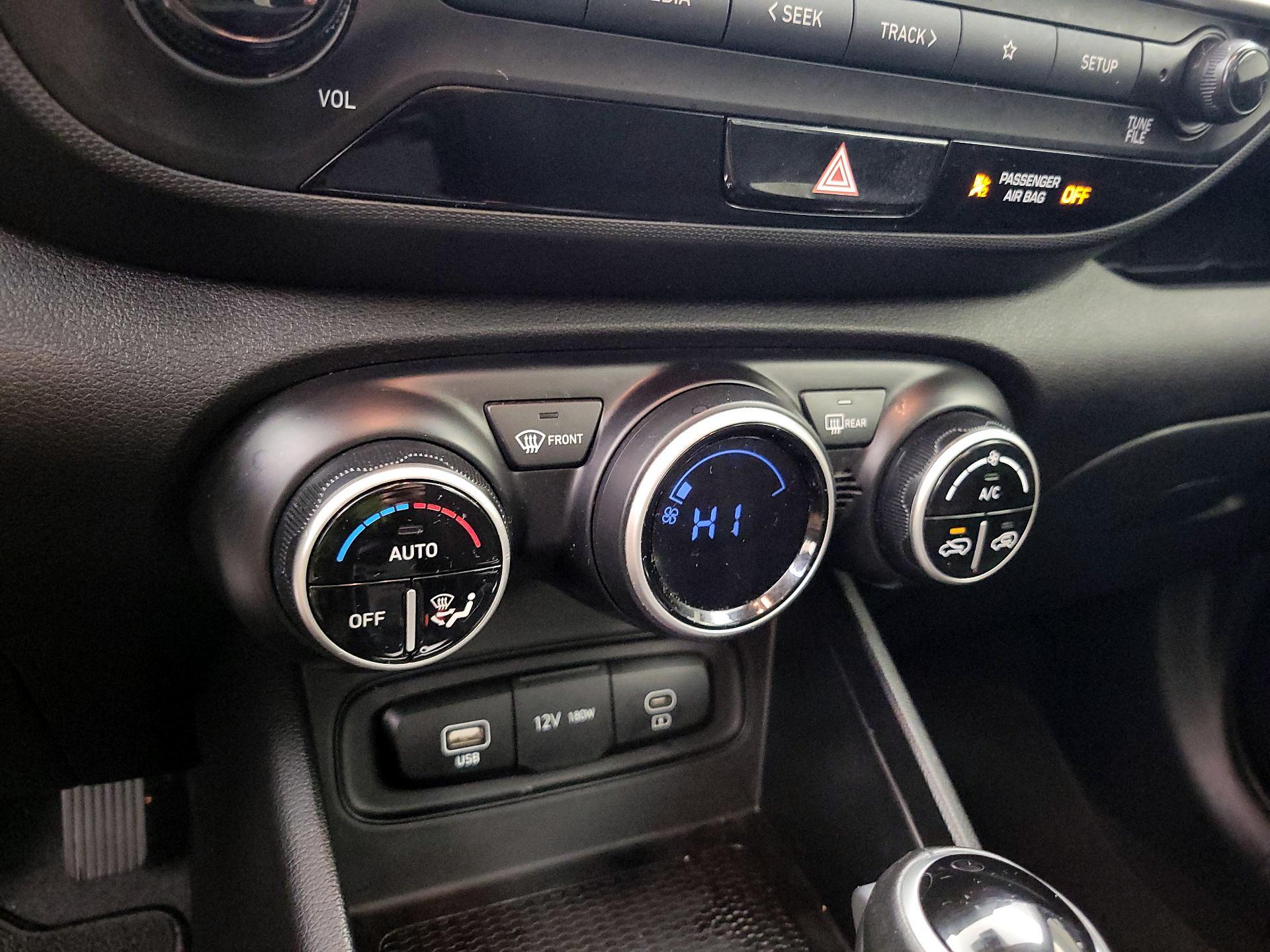 Thumbnail: 2023 Hyundai Venue - 16