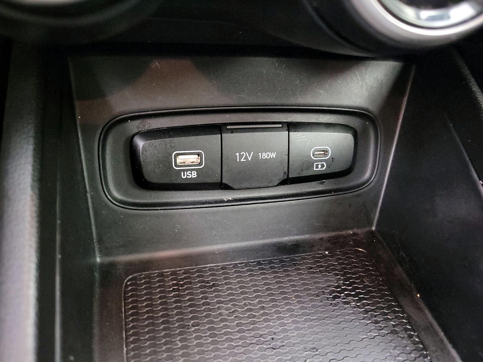 Thumbnail: 2023 Hyundai Venue - 18