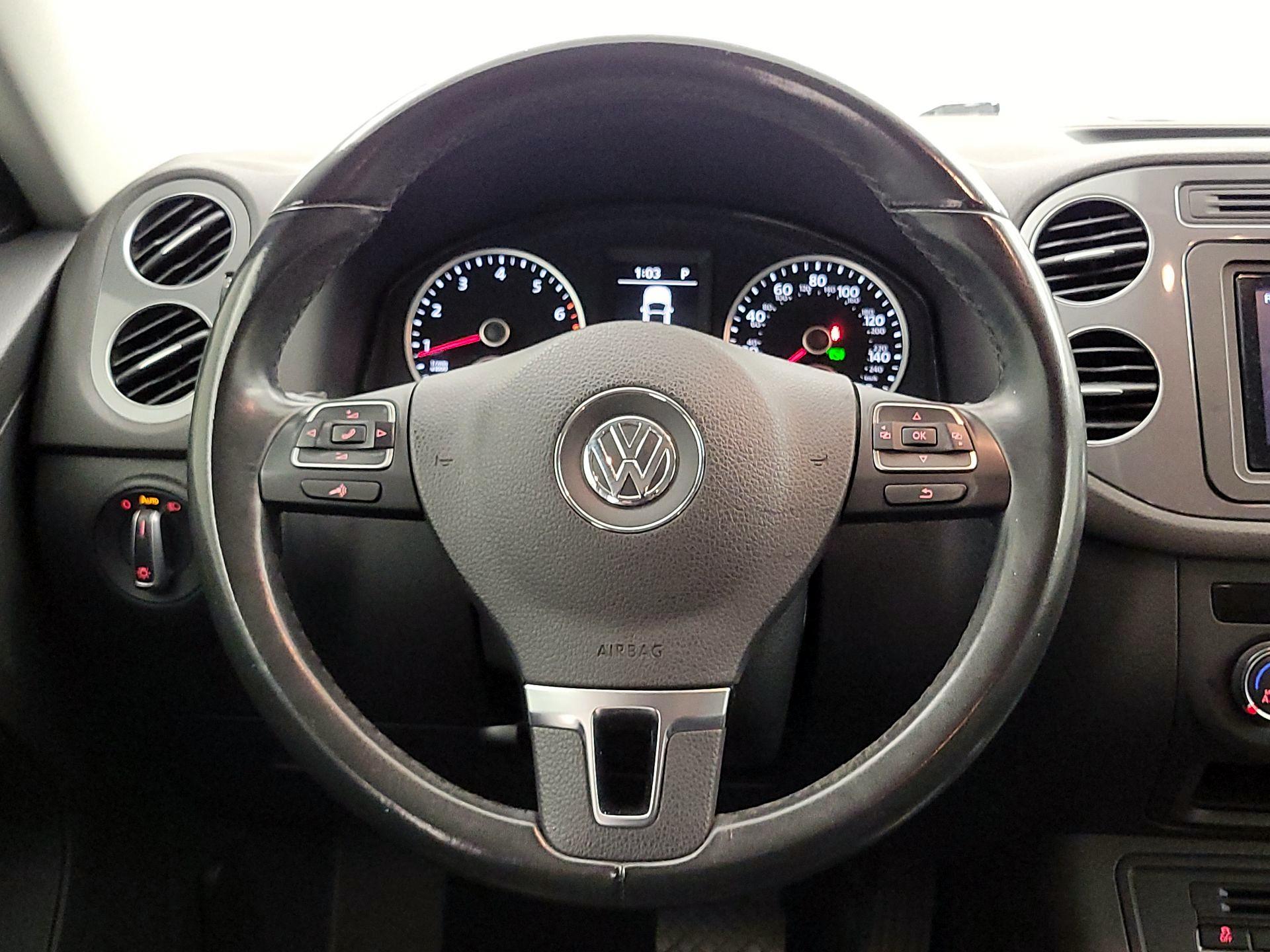 Thumbnail: 2017 Volkswagen Tiguan - 10