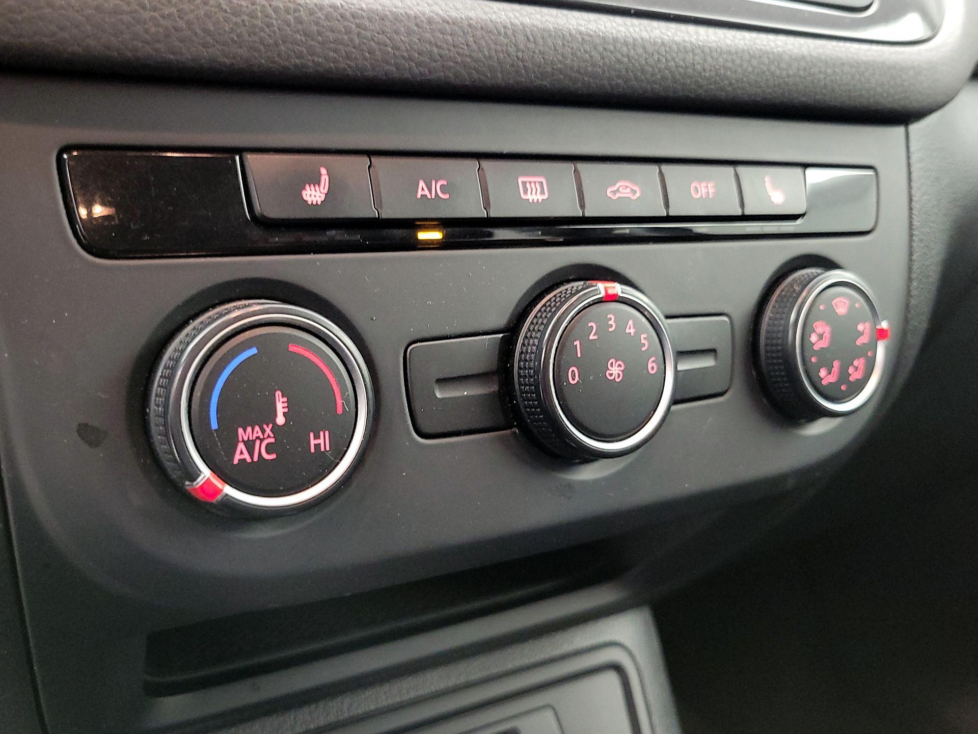 Thumbnail: 2017 Volkswagen Tiguan - 16