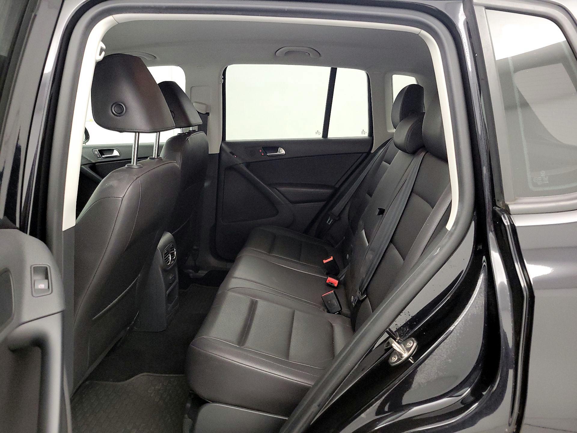 Thumbnail: 2017 Volkswagen Tiguan - 19