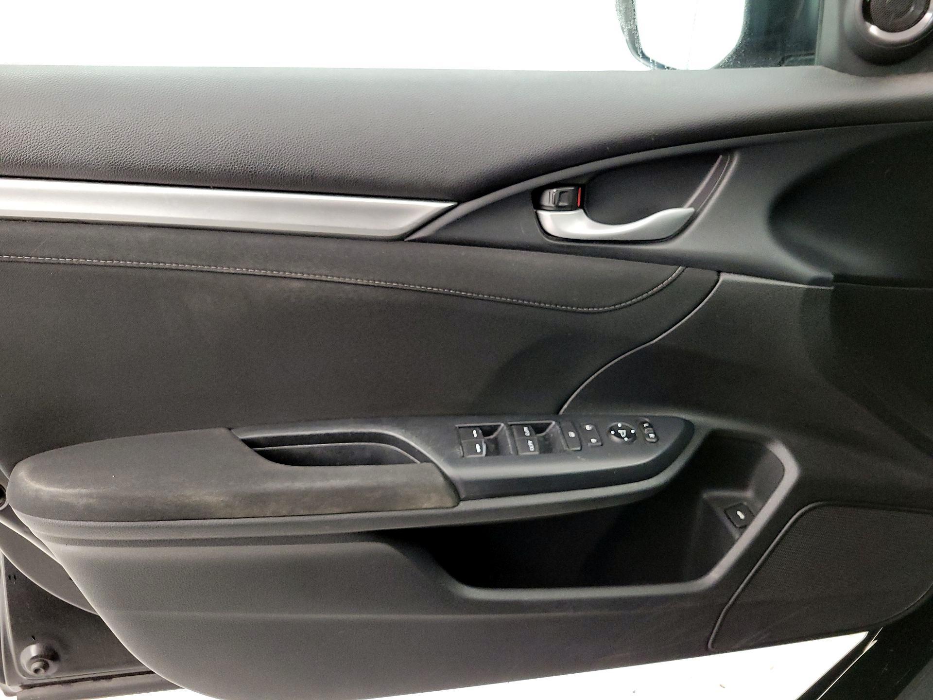 Thumbnail: 2016 Honda Civic - 12